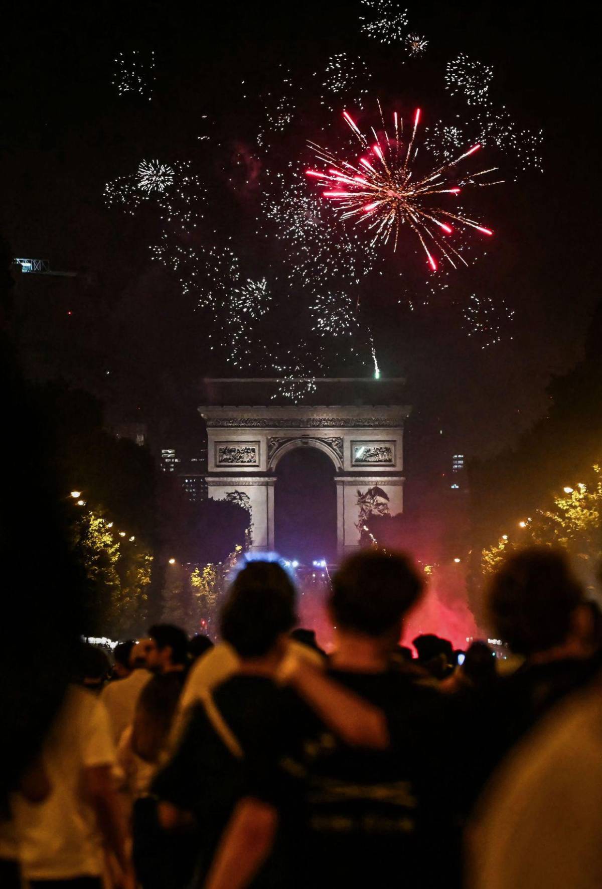 En fotos: Muertos en París tras celebración del PSG por ganar la Champions