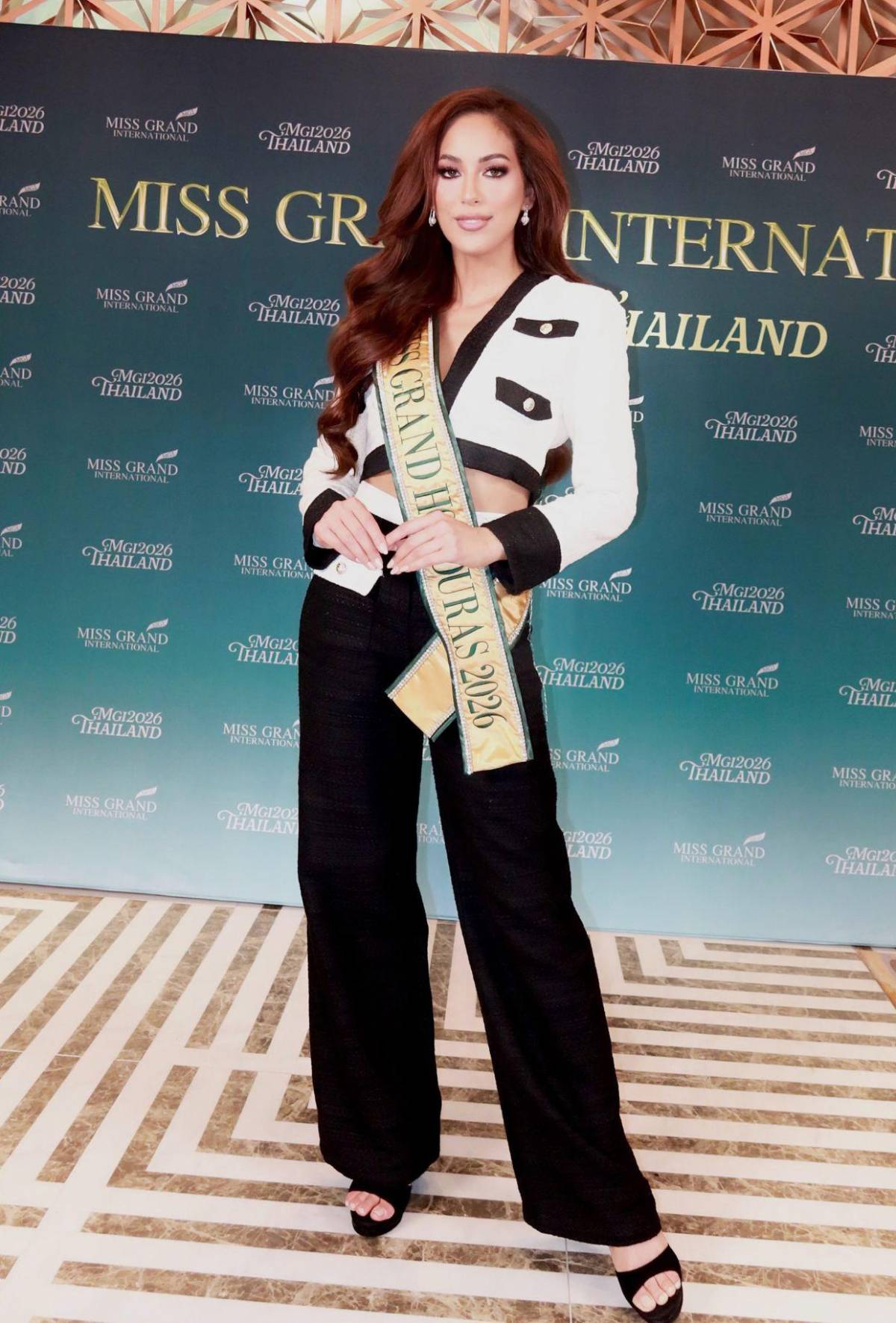 ¿Cuál es tu favorito? Todos los looks con los que Emely Alemán impresiona en Miss Grand 2026