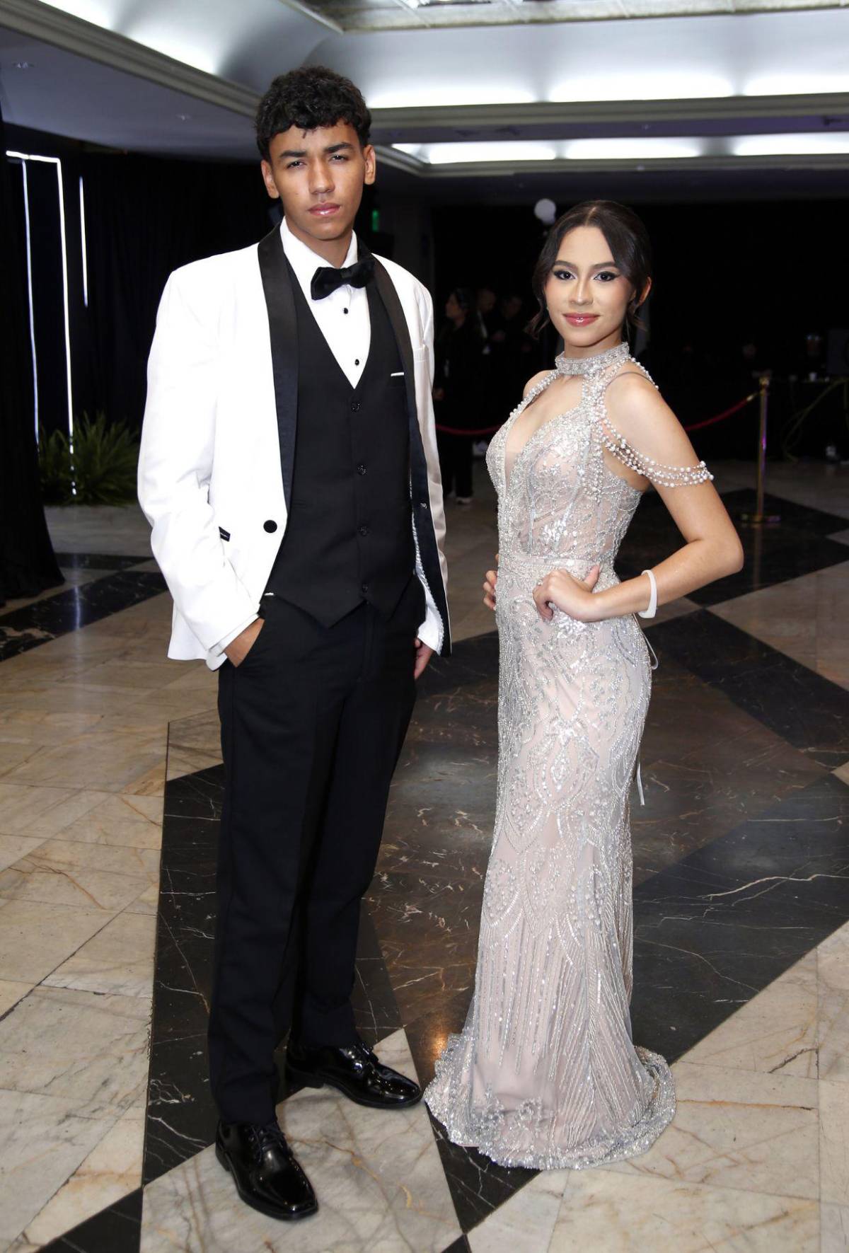 Seniors 2025 de The Mayan School celebran su última noche como compañeros