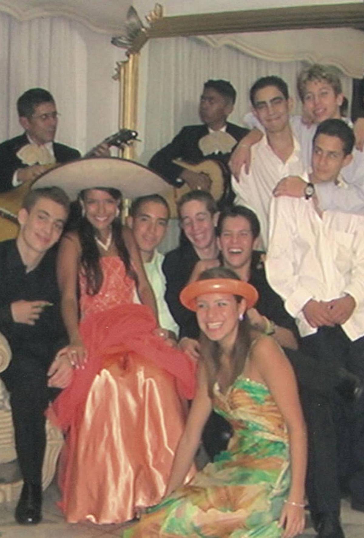 ¡Nunca antes vistas! Karol G revela fotos de sus 15 años en Medellín