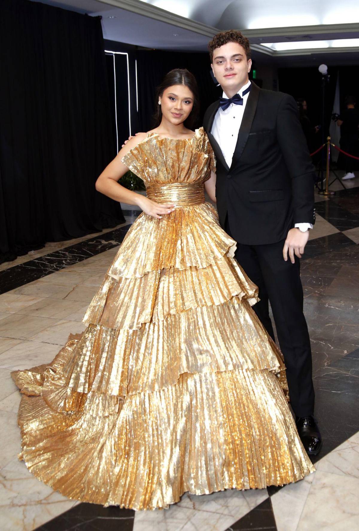 Seniors 2025 de The Mayan School celebran su última noche como compañeros