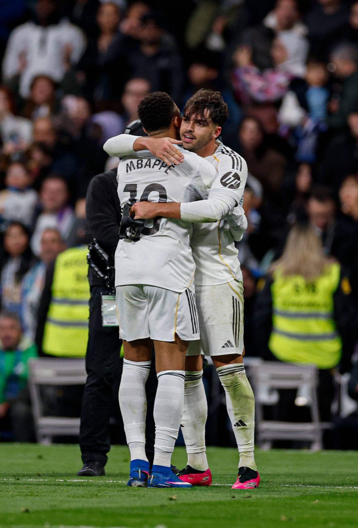 El crack mundial del Real Madrid que le regaló su camiseta a Kervin Arriaga