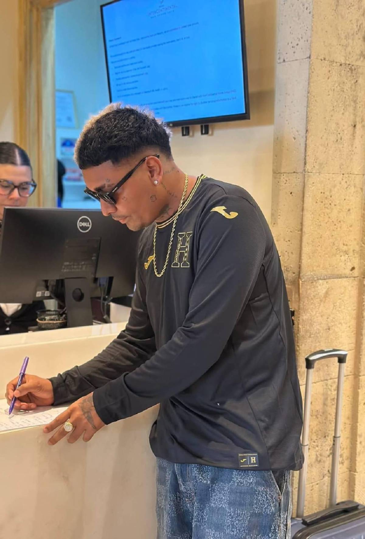 Supremo expulsa a jugadores de la selección de tiktokers por altercado en centro comercial