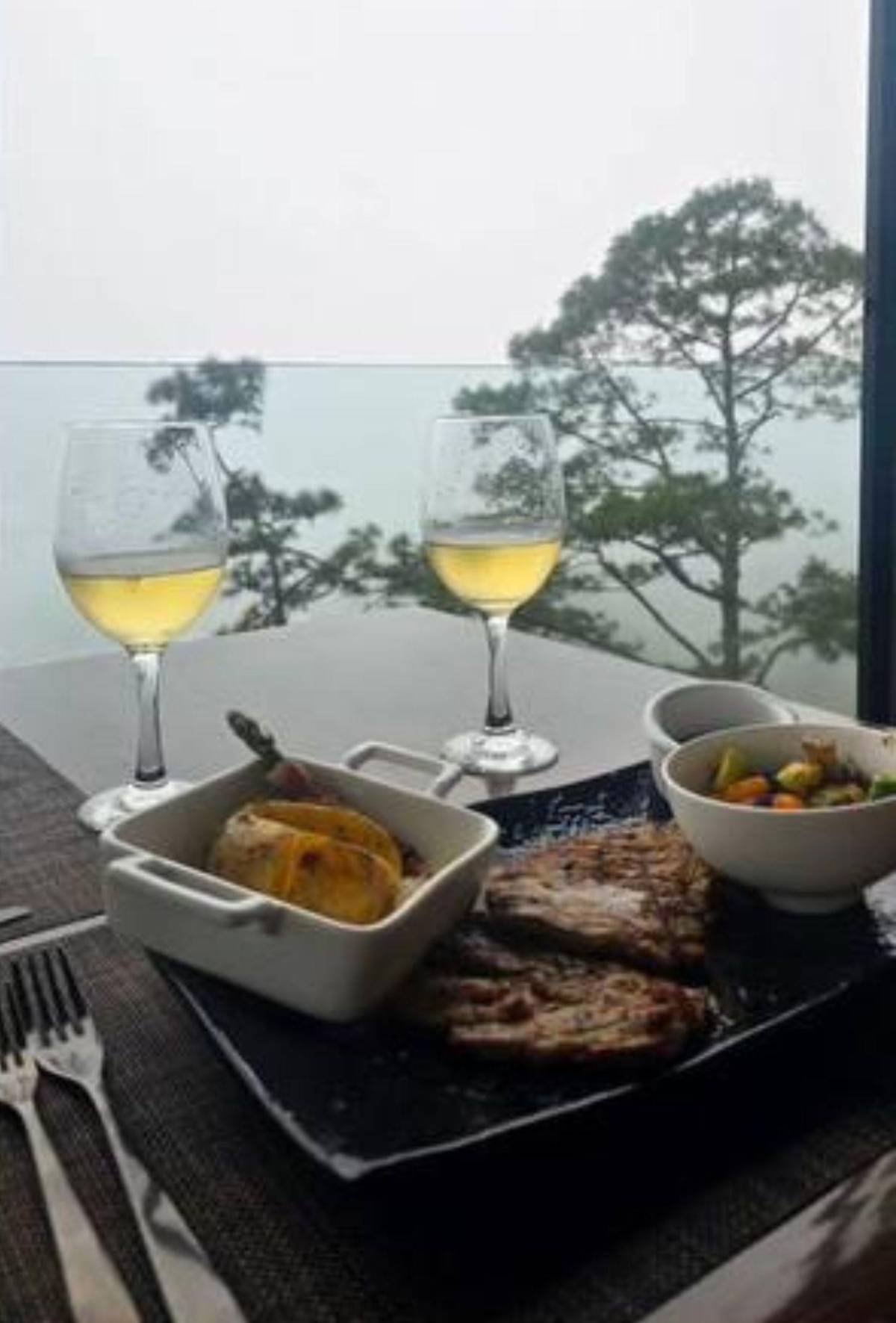 ¡Bienvenidos los 30! Milagro Flores celebra con romántica cena y espectaculares fotos su cumpleaños