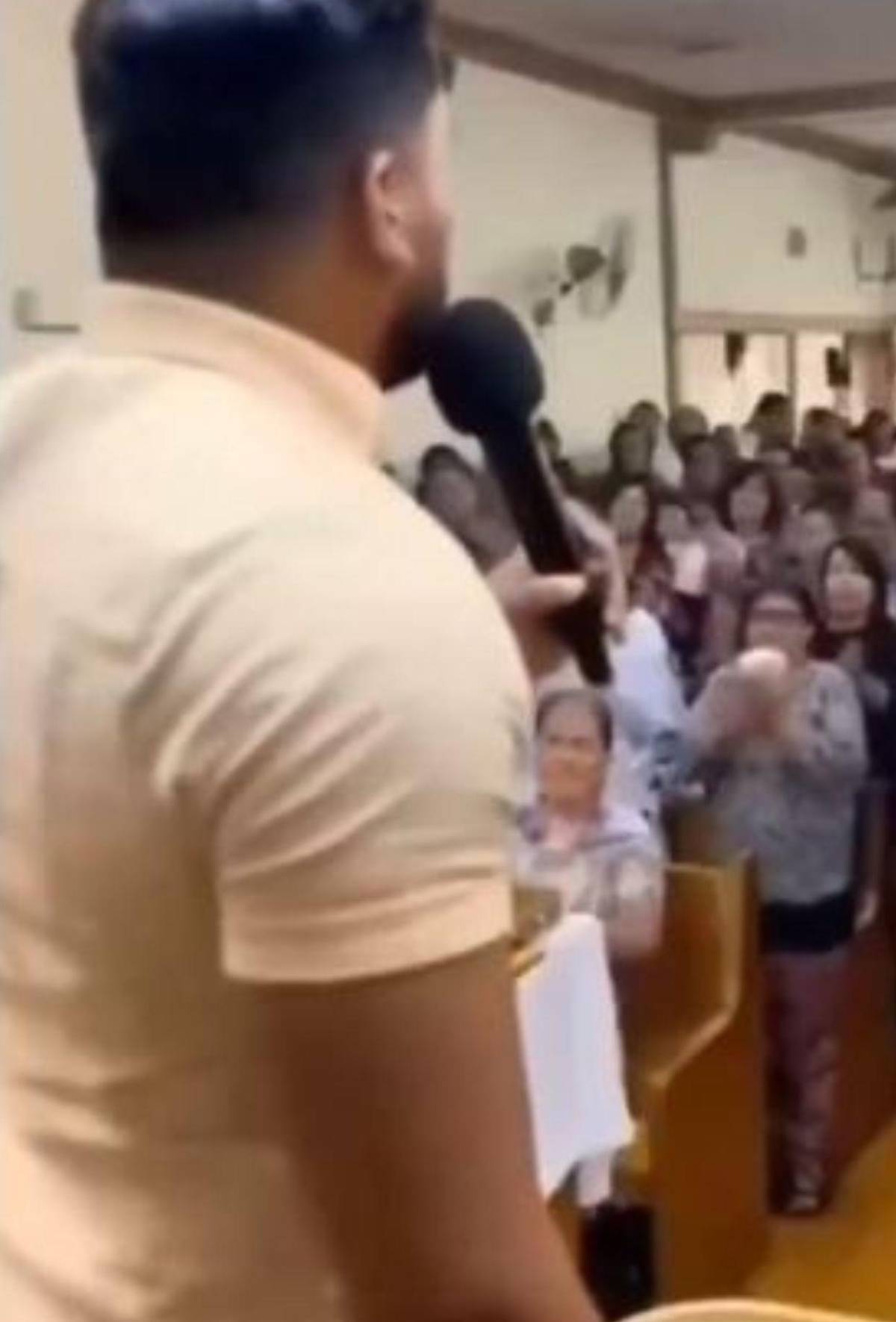 Pastor en Colombia afirma que Dios le reveló que su iglesia le dé dinero para dos iPhone 17