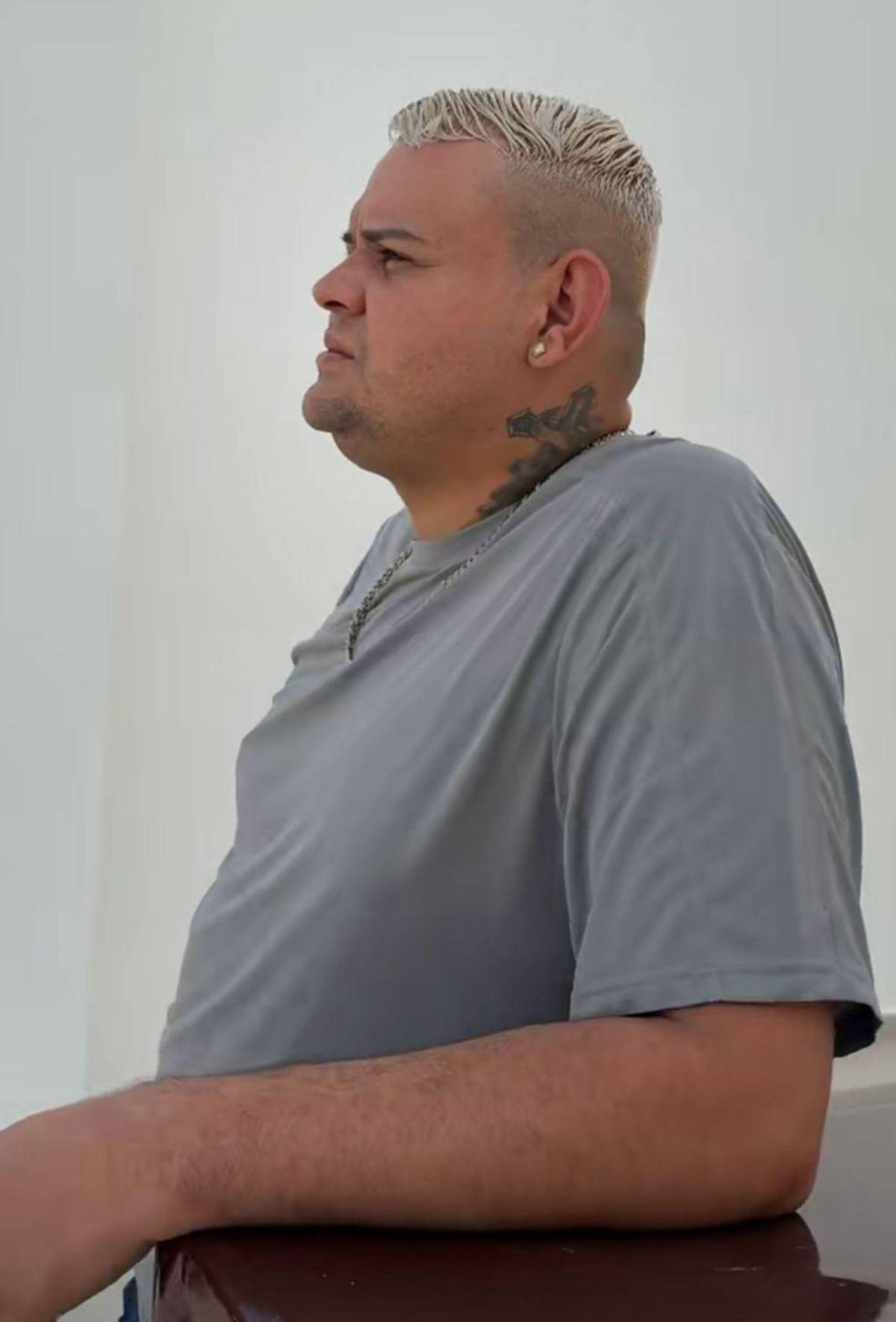 Tiktoker hondureño, expulsado de reality tras intentar atacar a otro con un cuchillo