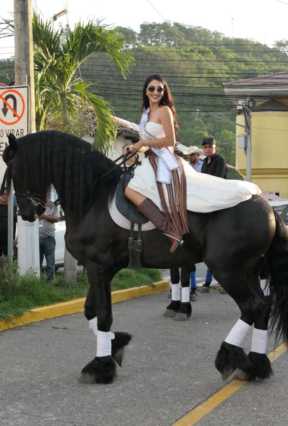 Wally Méndez, la amazona que busca representar a Honduras en Miss Universe 2026