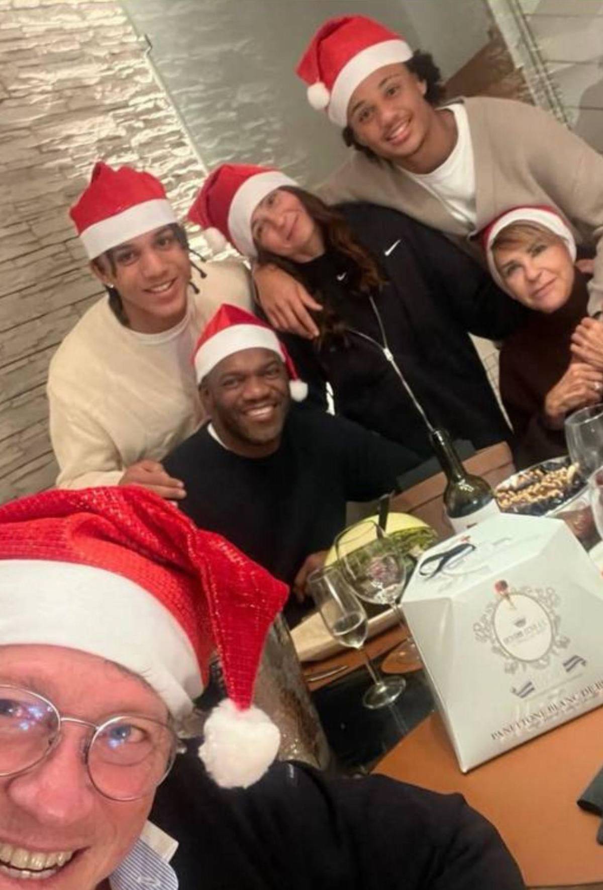 Así celebraron la Navidad los exjugadores y futbolistas de Honduras: Auzmendi con catracha