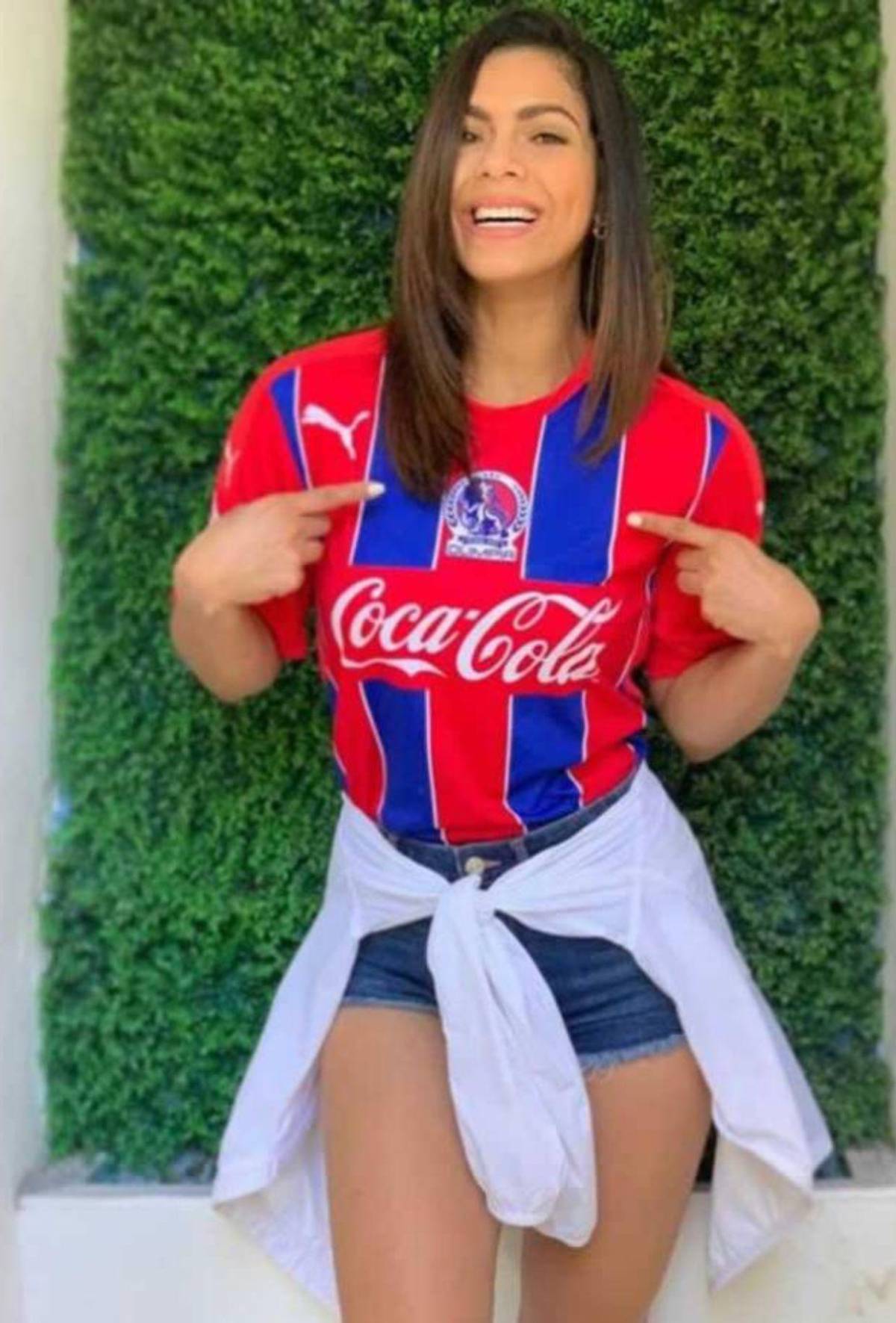 ¡Presentadoras y más! Las bellas seguidoras de Olimpia y Motagua