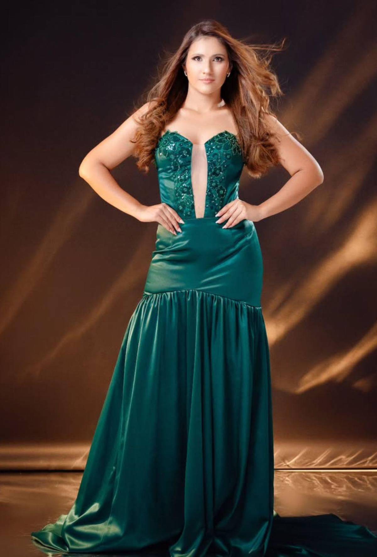 Maestra y exreina de belleza: la apuesta de Alba Paredes en el Miss Honduras Universo