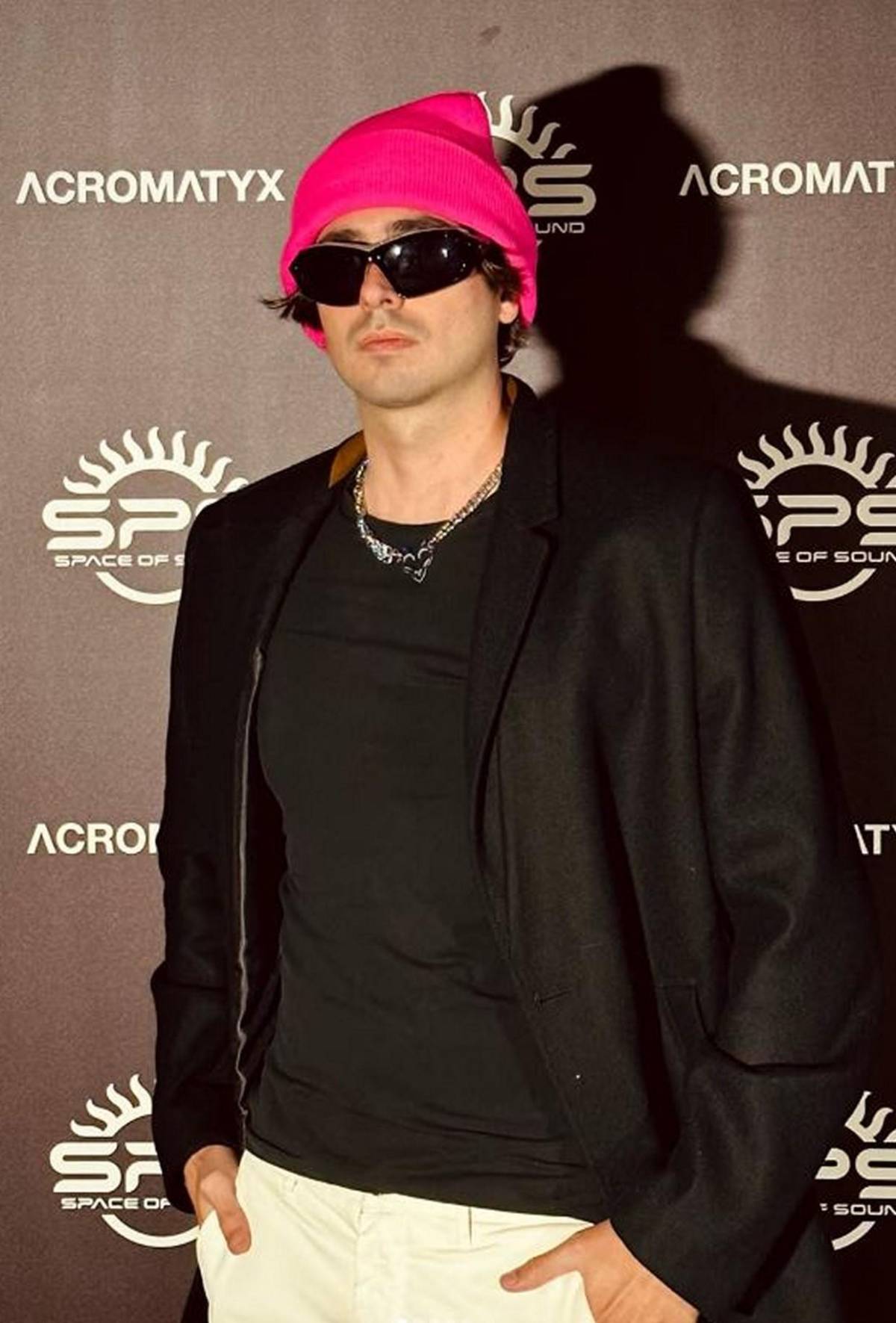 RedMoon, el “Justin Bieber español”, conquista con tema inspirado en Bieber y Selena