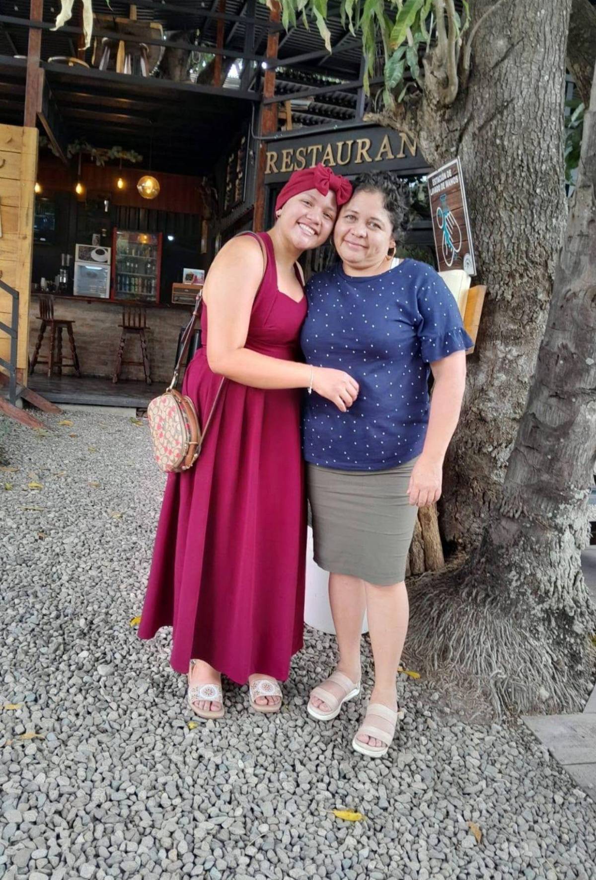 Hondureña con leucemia clama a Bukele para ser atentida en El Salvador; presidente responde