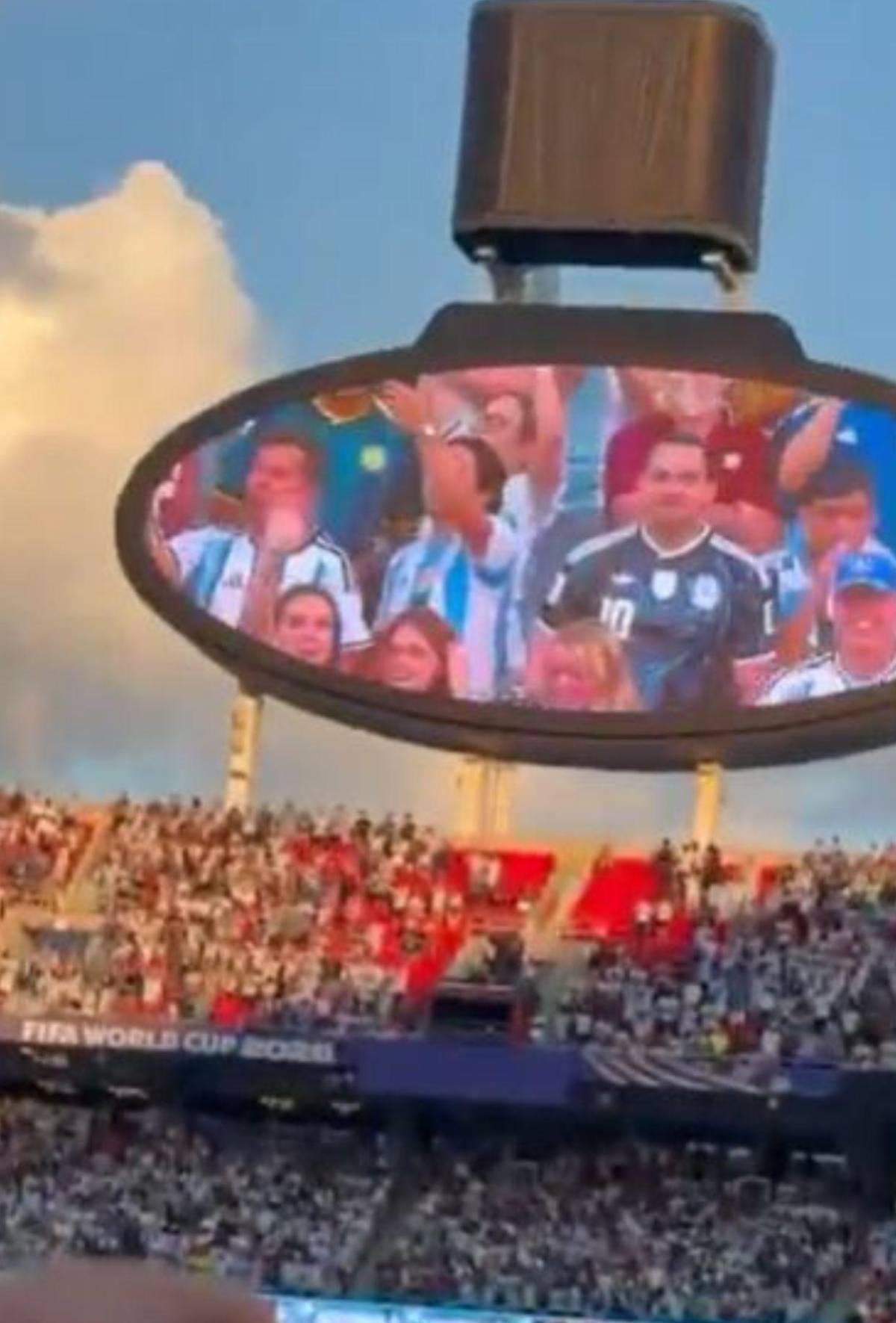 ¿Tomás Zambrano pagó para aparecer en la pantalla durante el Argentina vs Suiza del Mundial?