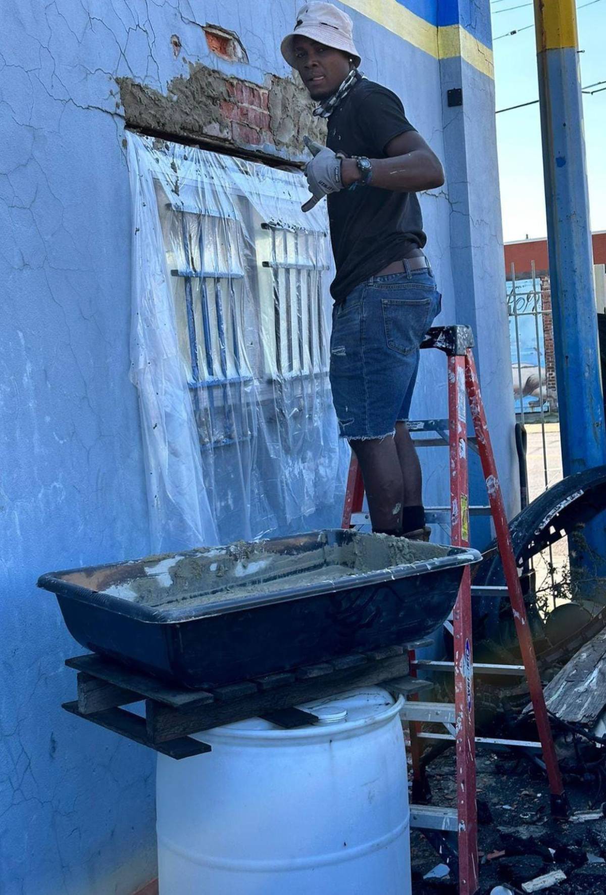 Exjugadores de Honduras que salen adelante en EE UU mediante la construcción