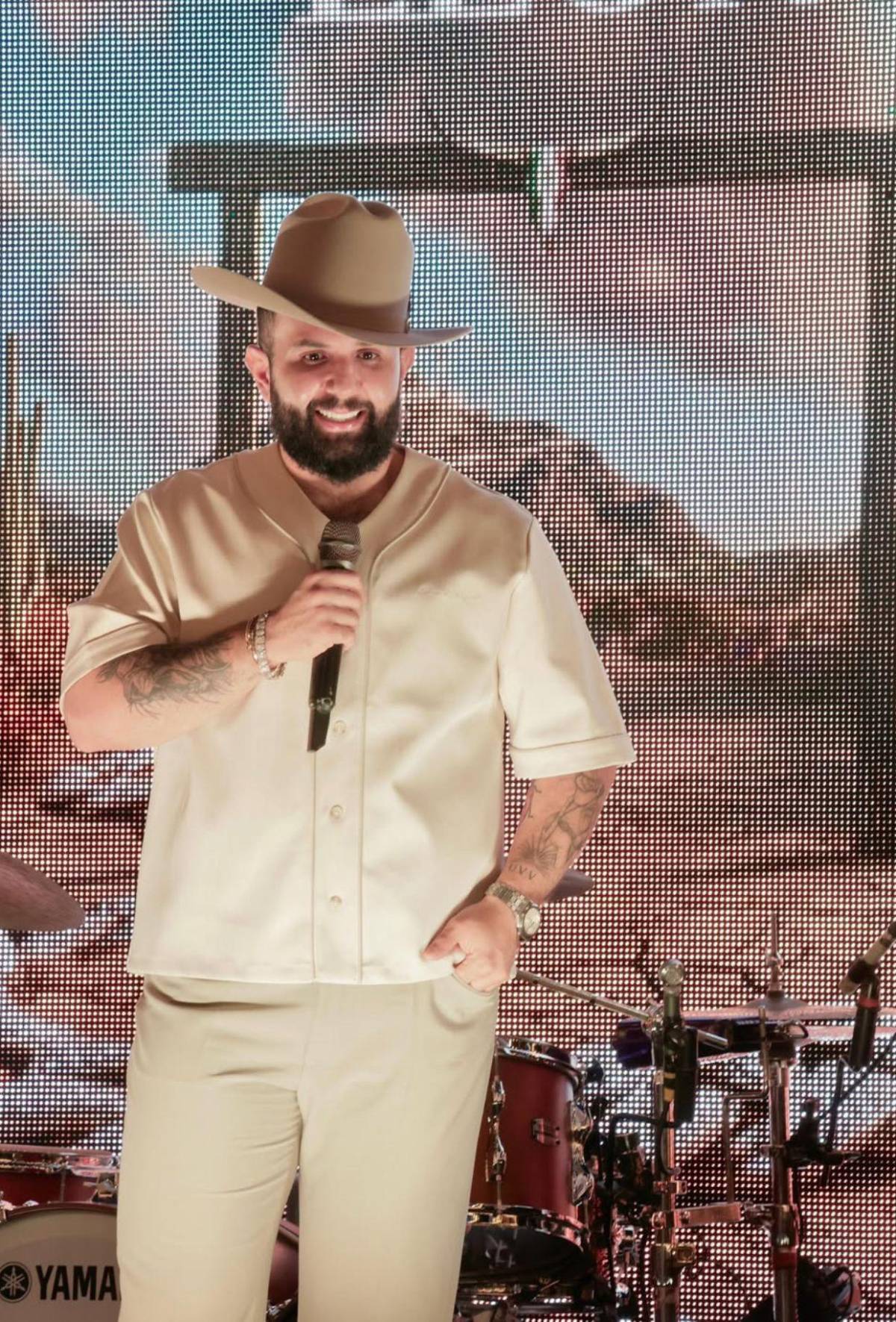 ¿Quién es Carín León? Conozca al mexicano que dará concierto en Tegucigalpa