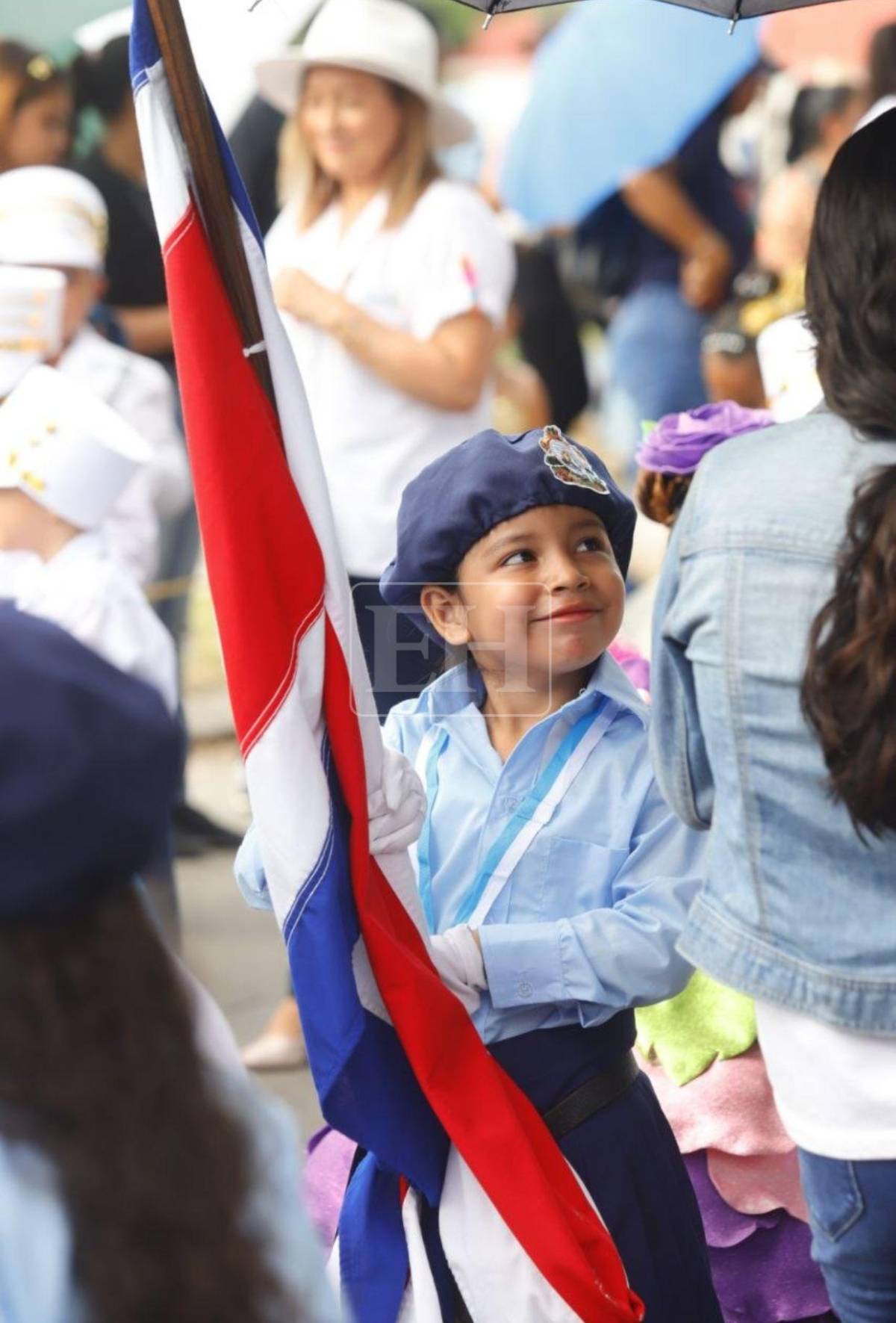 Los más pequeños rinden homenaje a la Patria en su 205 aniversario de Independencia
