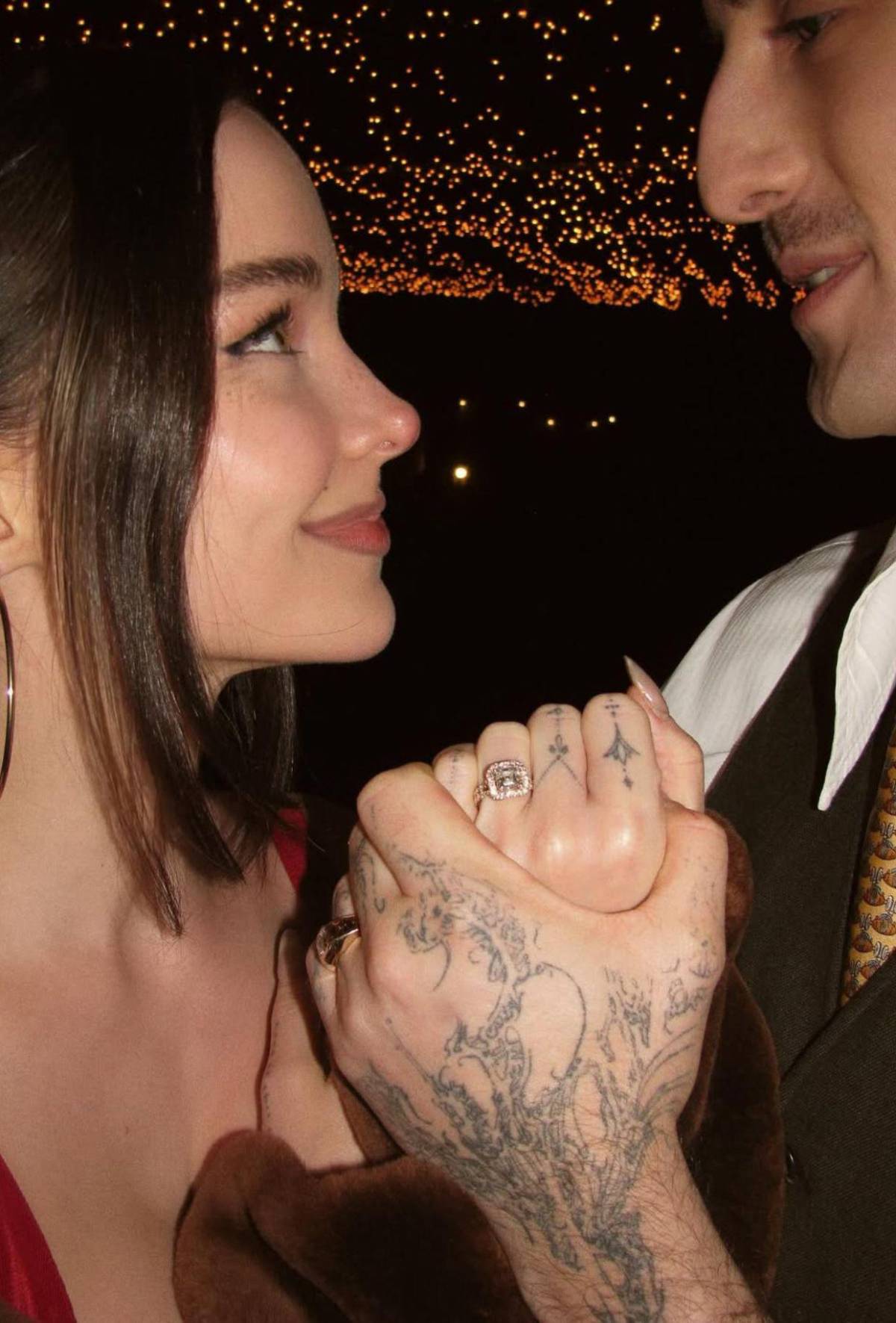 Dove Cameron confirma su compromiso con el vocalista de Måneskin: luce su anillo