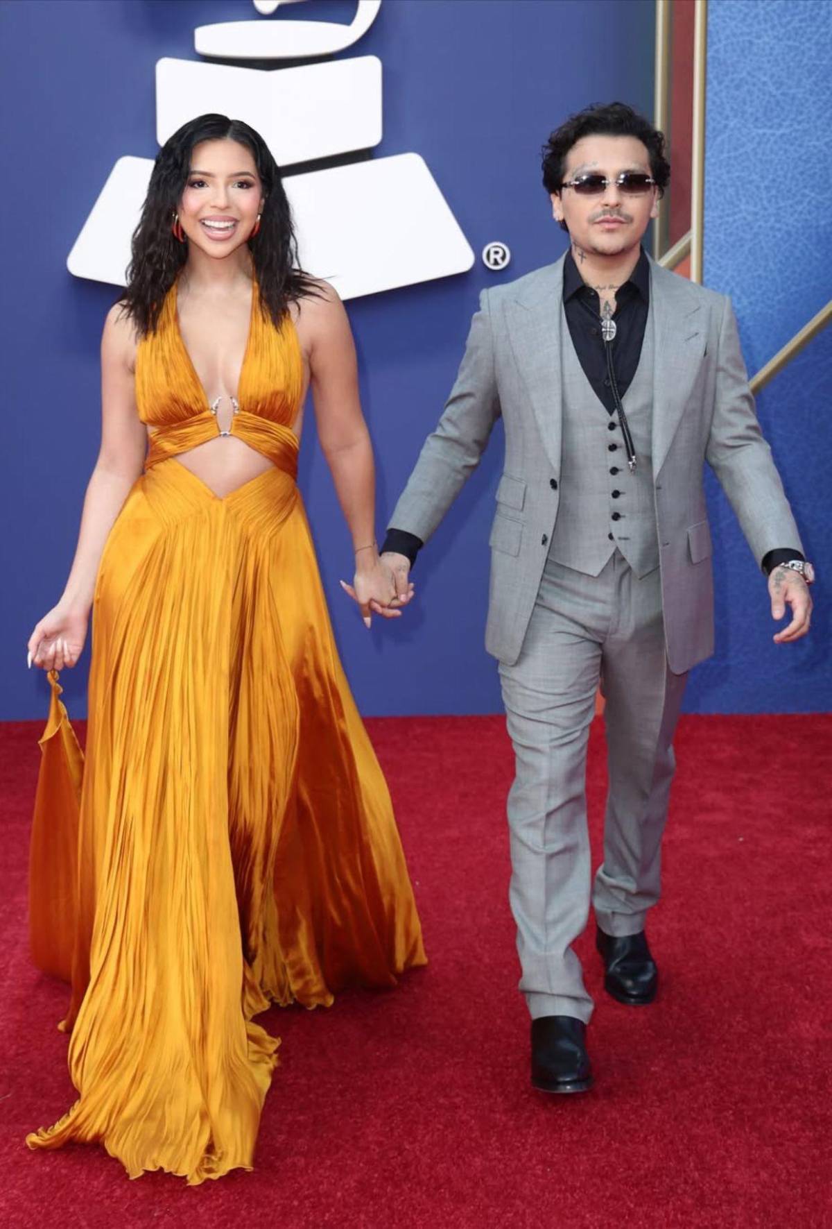 ¡Segunda aparición! Ángela Aguilar y Nodal se lucen en la alfombra de los Latin Grammy