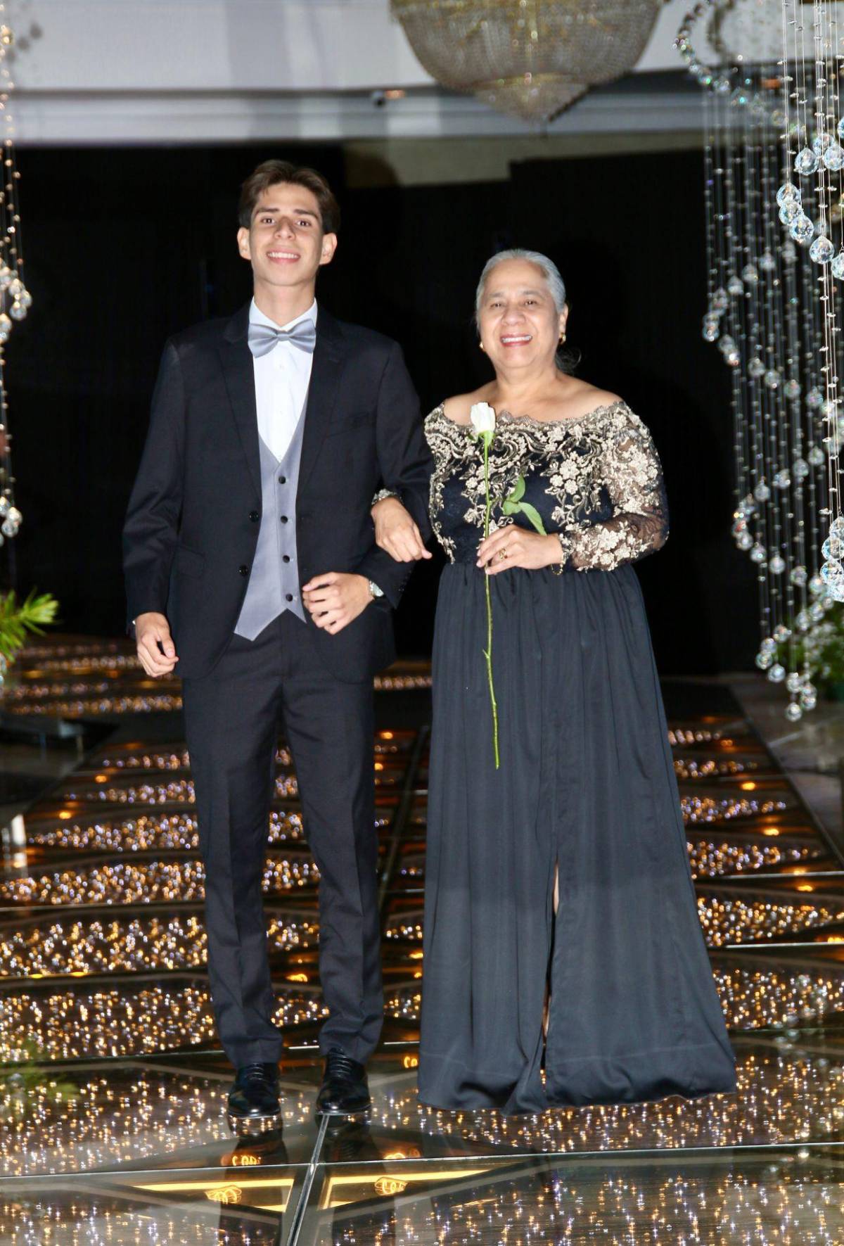 Padres y seniors, juntos en la Prom Night 2026 de Dowal School