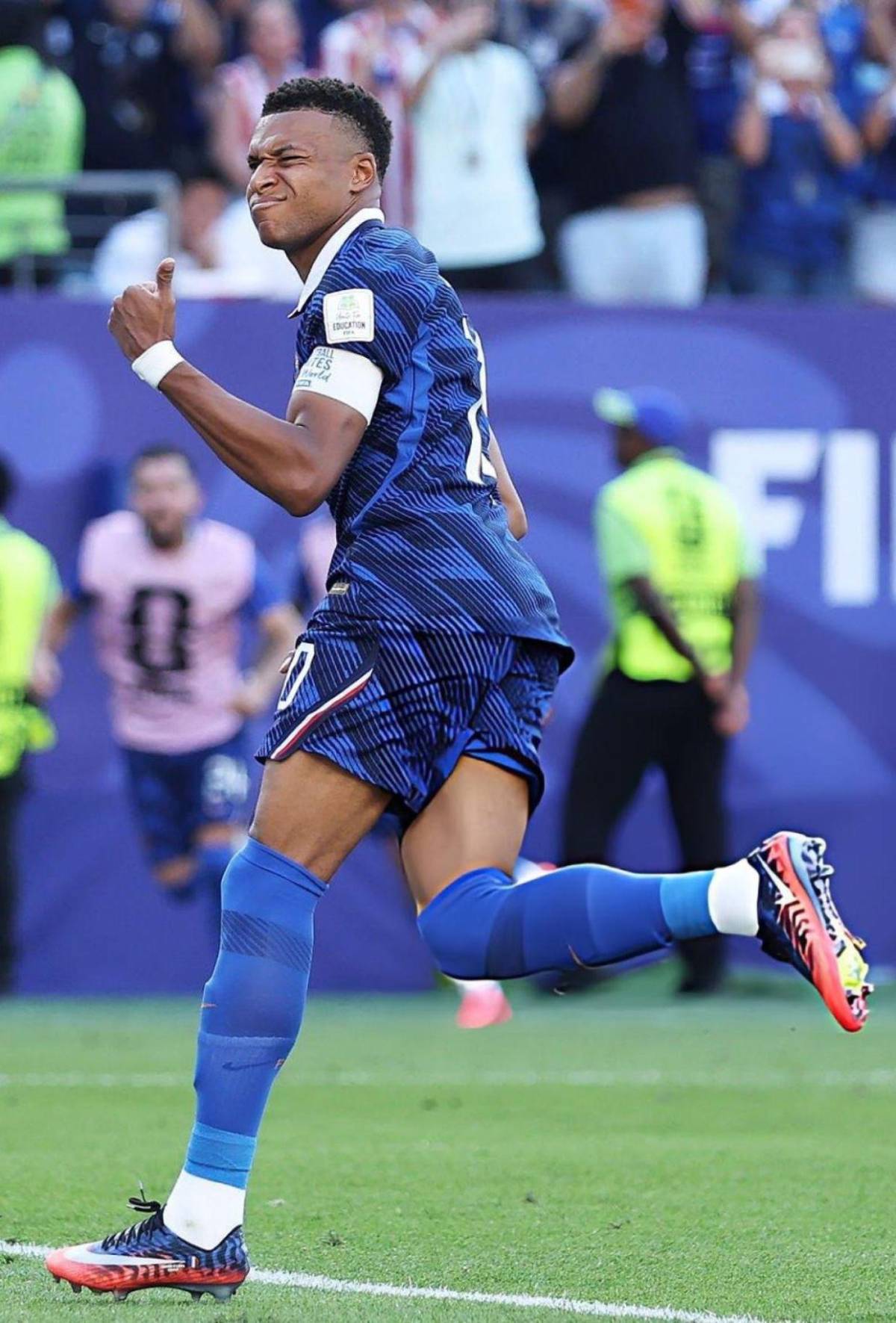Mbappé atiza contra senadora de Paraguay: Es una mujer despreciable e indigna