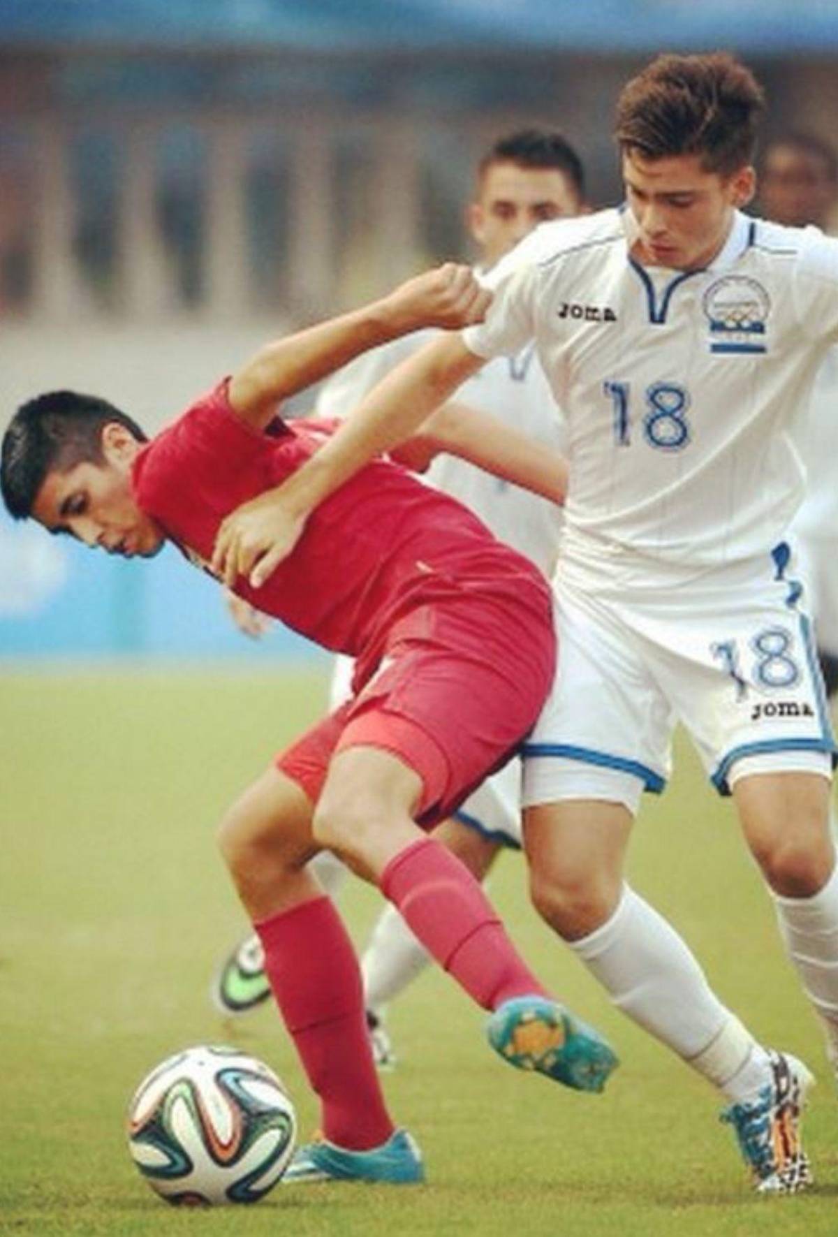 Jugó con Honduras a nivel menor, militó en el Genoa y ahora este es su insólito presente