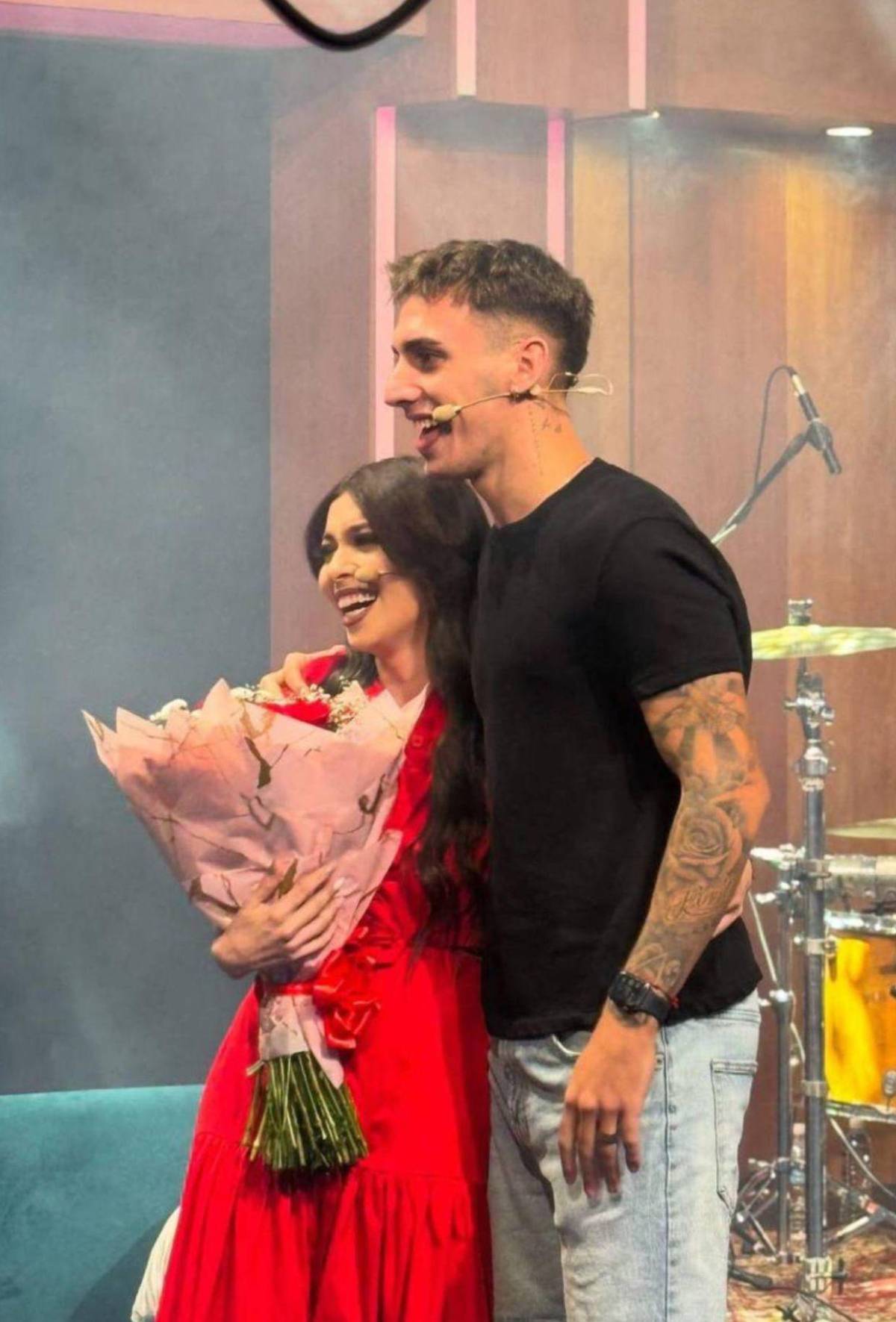 Laura Meza llega a Argentina para vivir con Rodrigo Auzmendi y así fue el reencuentro