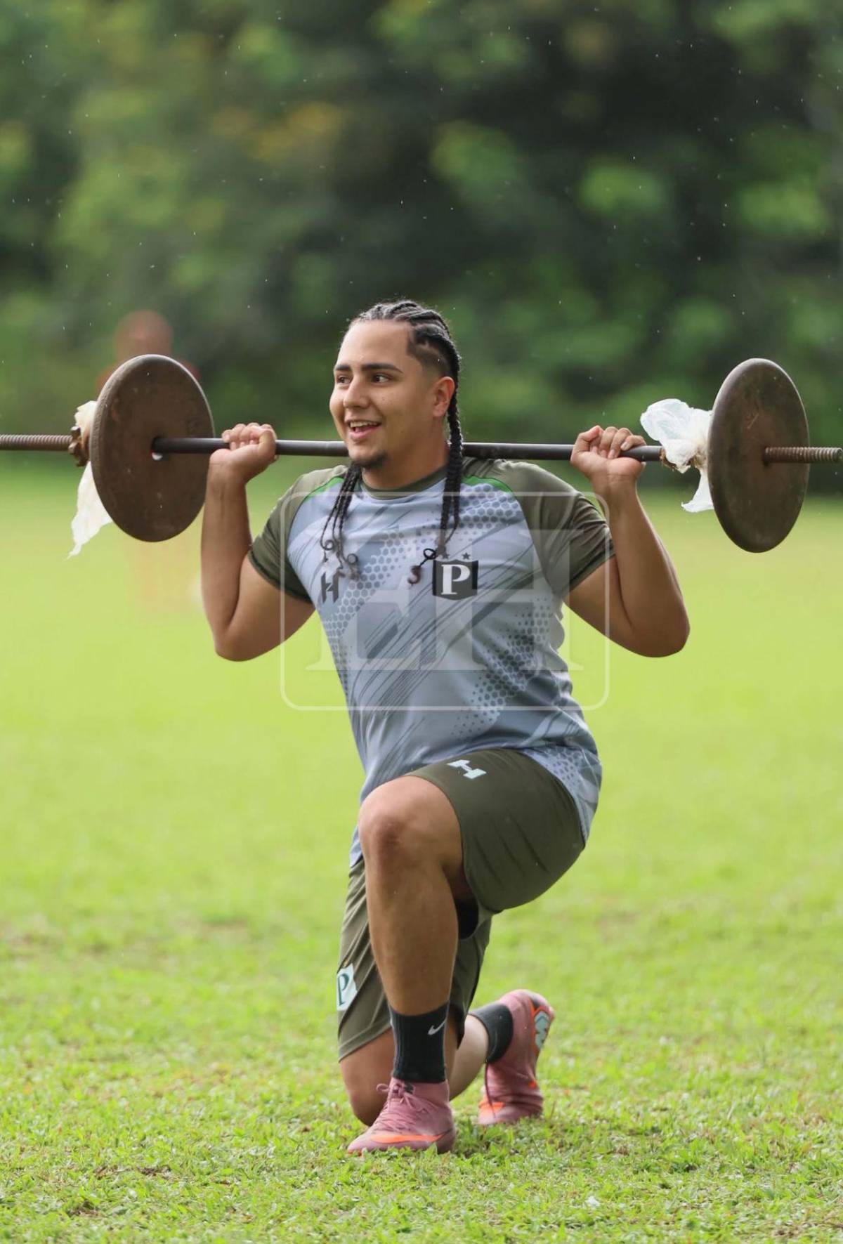 Reloj de miles de dólares: así fue el primer entreno del tiktoker Davis Flow con Platense