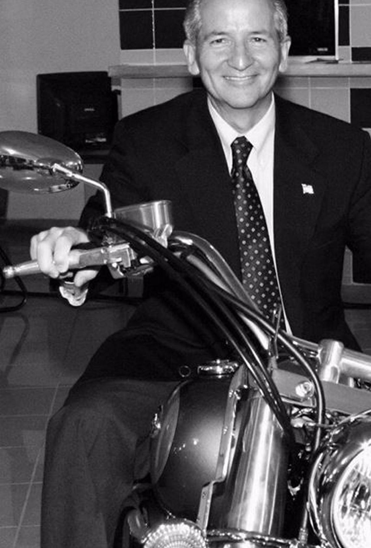 Ricardo Maduro, a sus 80 años, disfruta de una faceta entrañable: fotos inéditas