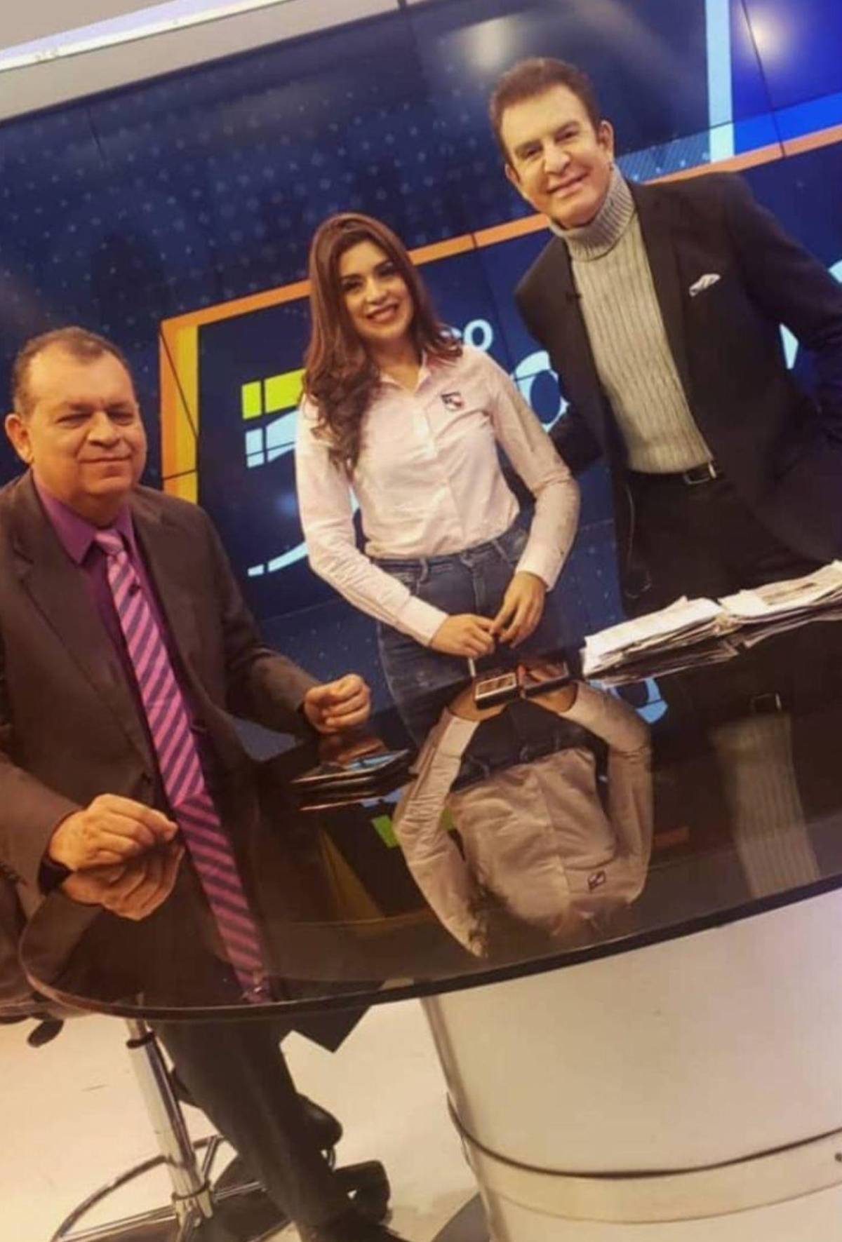 Funcionaria que besó a Redondo fue modelo en programa deportivo de Nasralla