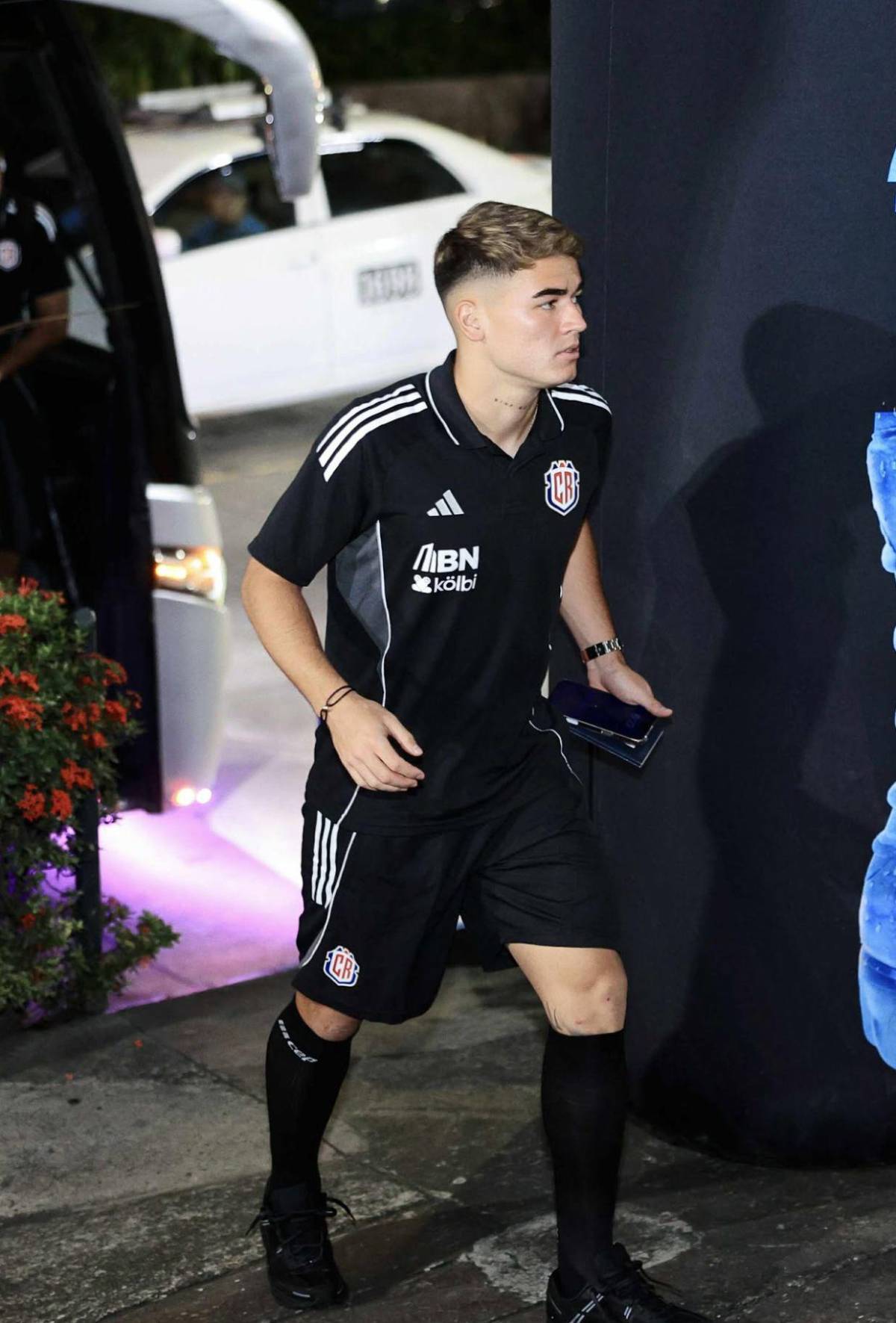 ¡Vienen a meter el bus! El 11 ultra defensivo de Costa Rica ante Honduras