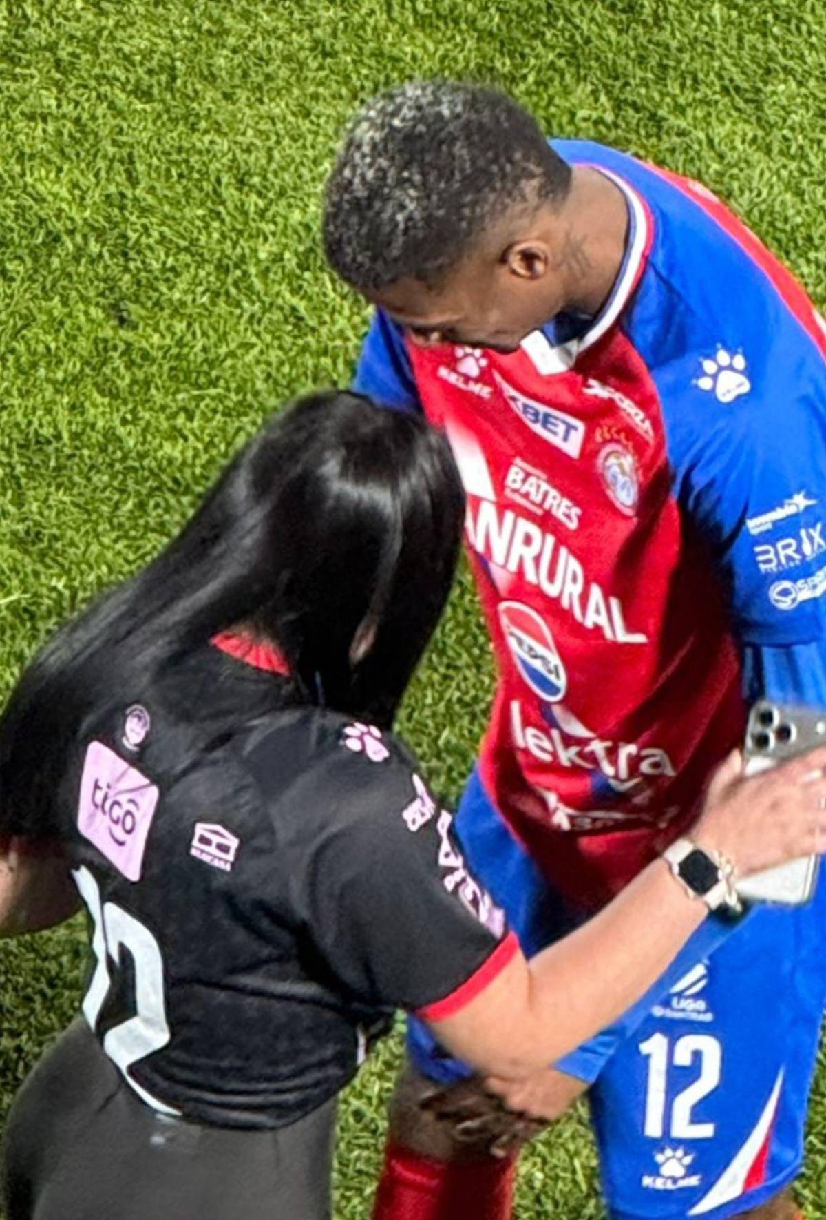 Jugador en Guatemala pide matrimonio, le dicen que “sí” y en tres días se separa