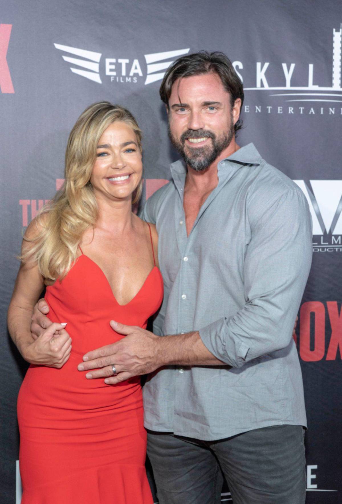 Denise Richards exige pensión conyugal y Aaron Phypers asegura no tener ingresos
