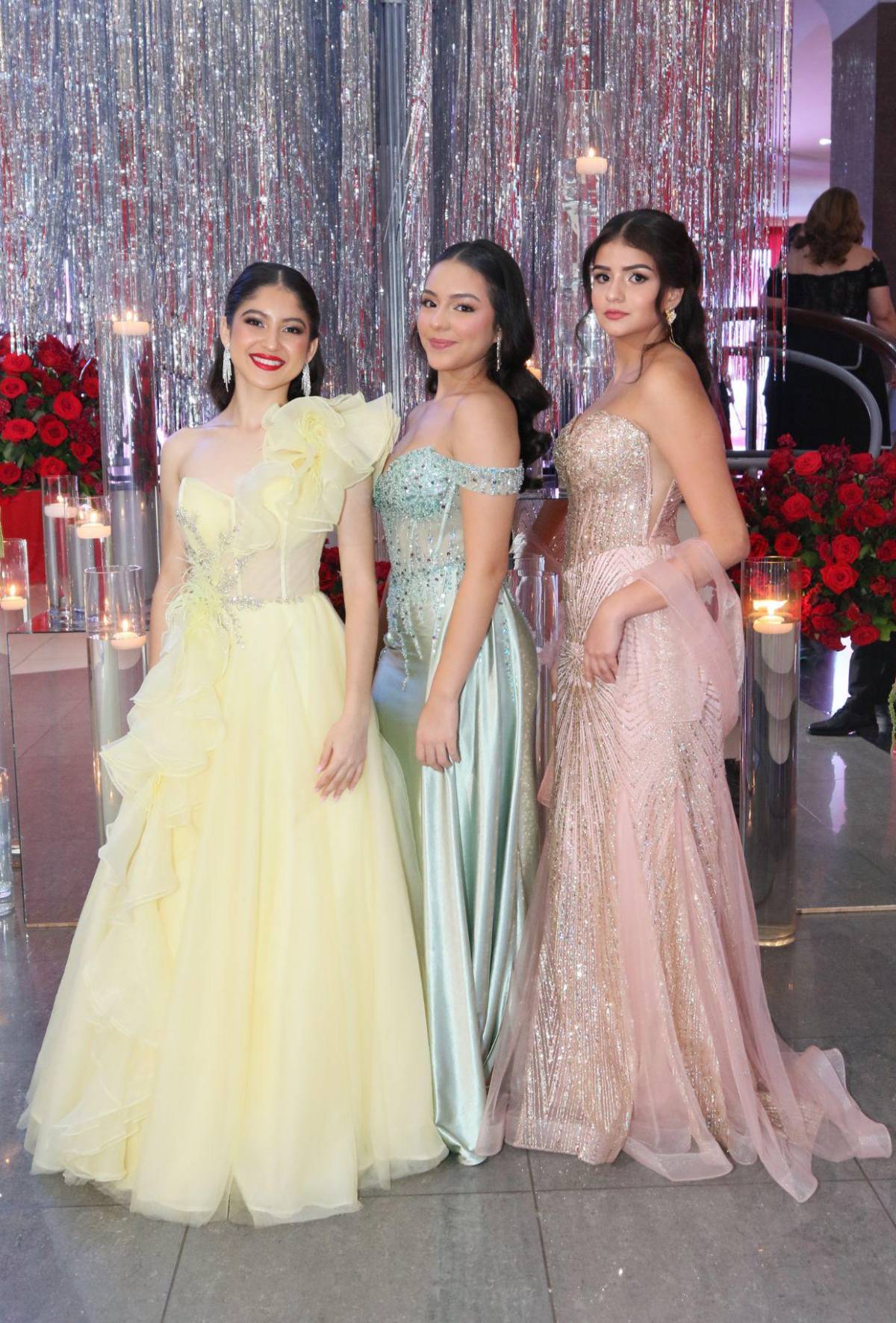 Entre nostalgia y estilo, los seniors de Nashville School celebran su fiesta prom