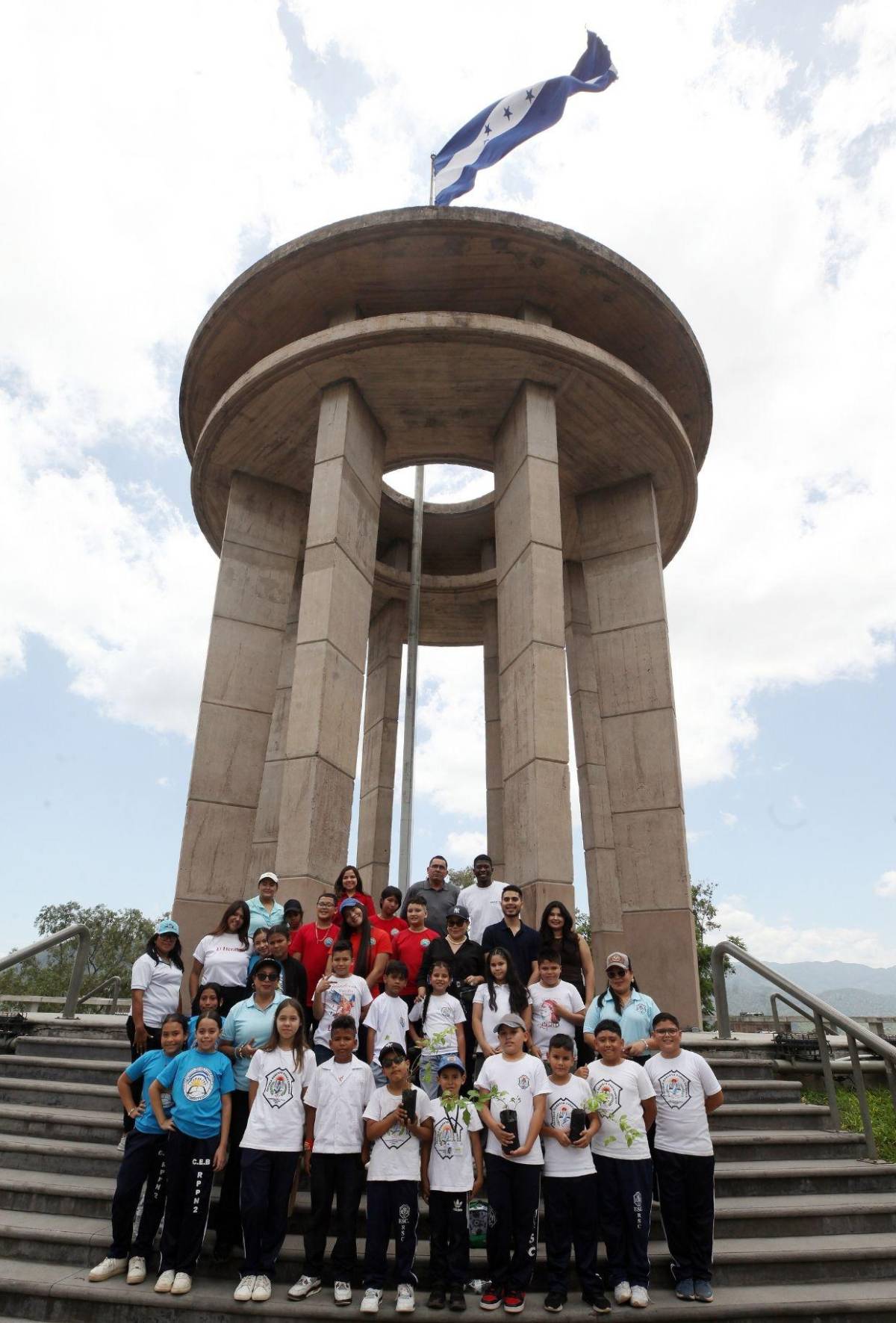 Amor por la naturaleza: Líderes ecológicos reforestaron el parque Juana Laínez
