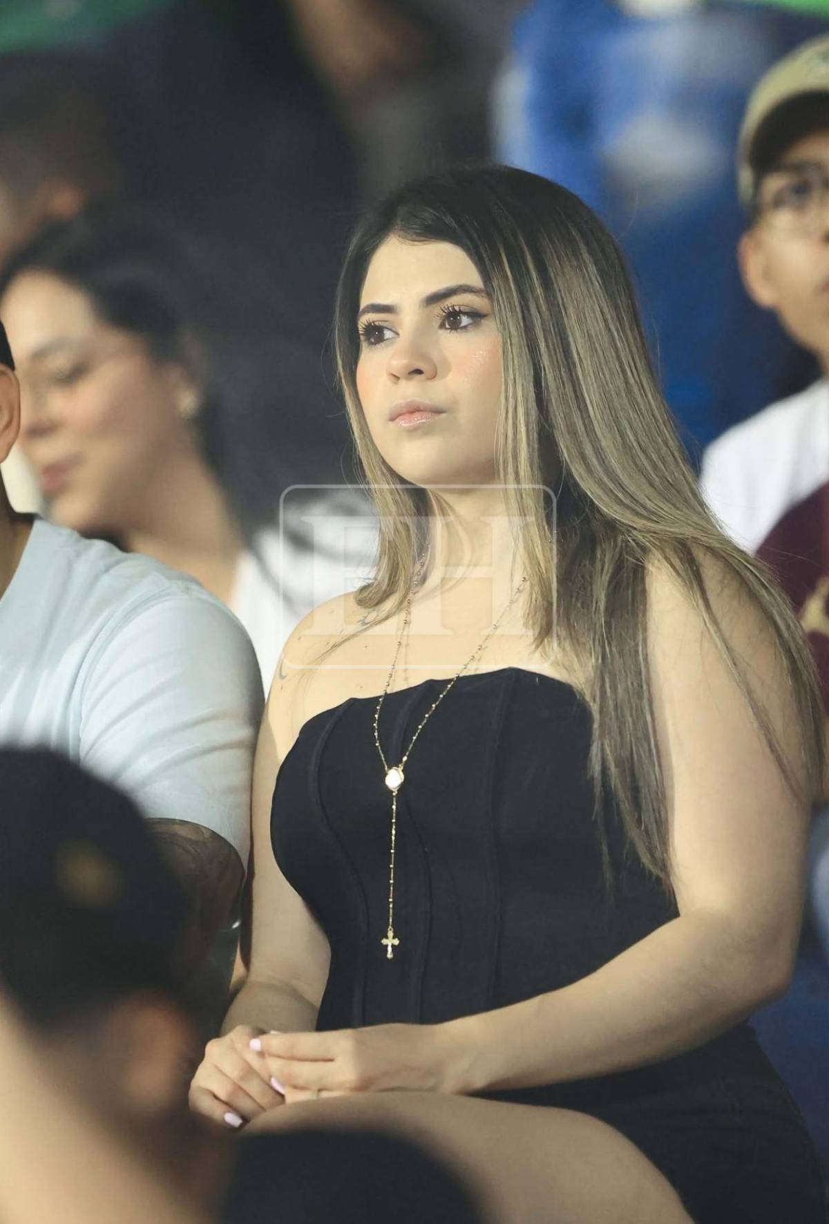 Bellezas que engalanaron el Real España vs Marathón; esposa de jugador robó corazones