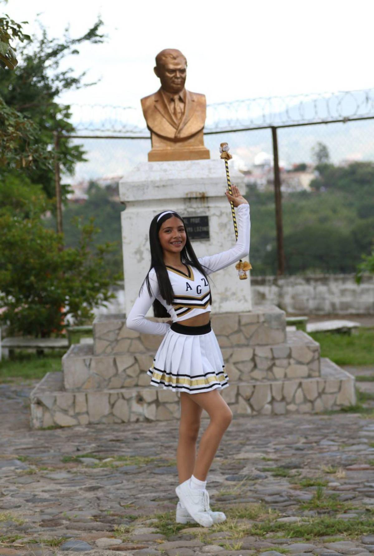 Con impecable sincronía, palillonas del Alfonso Guillén se preparan para los desfiles