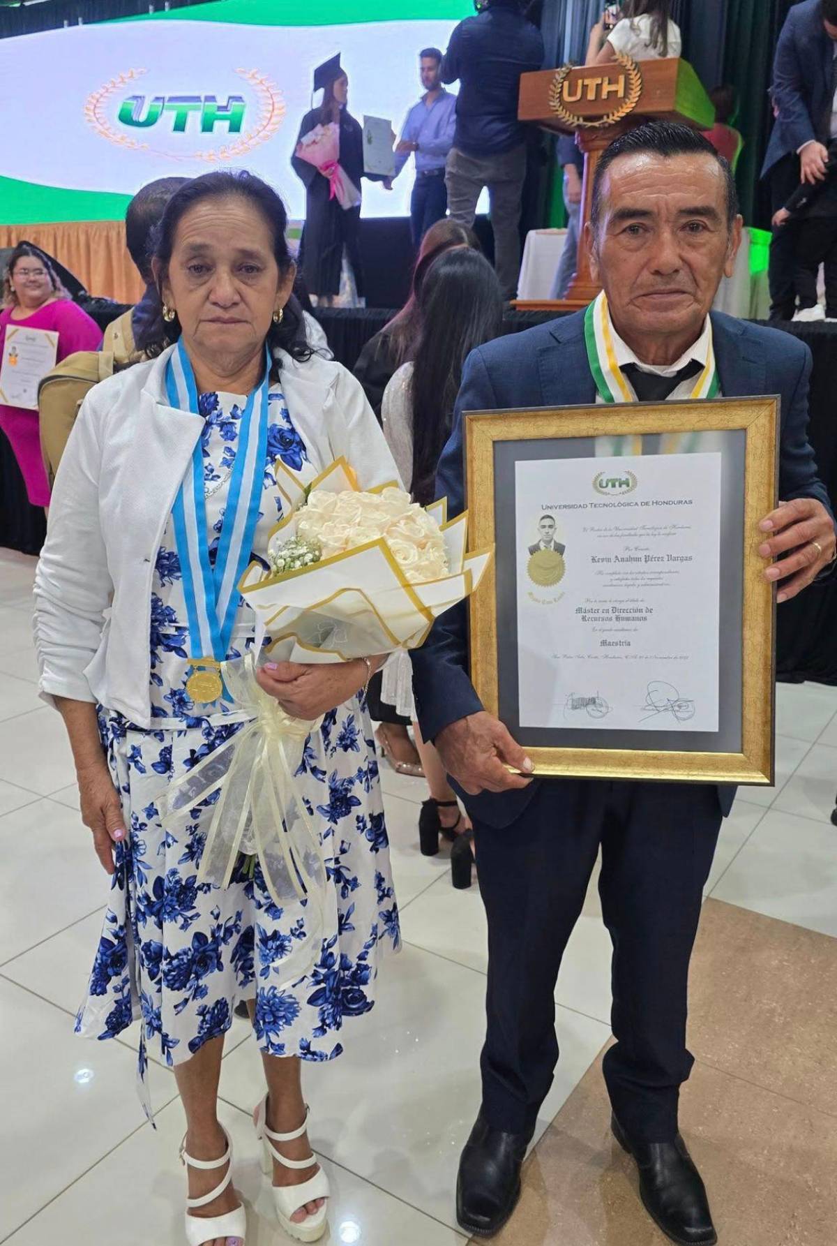 En homenaje póstumo, entregan título a padres de Kevin Pérez, quién murió al salvar a niño en SPS