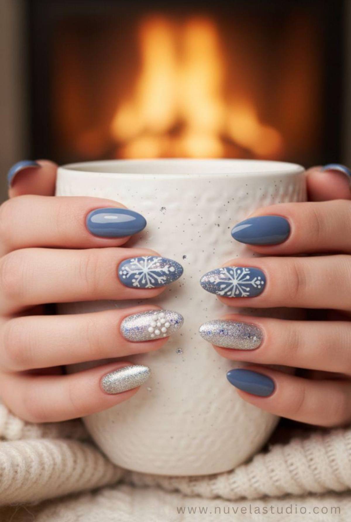 ¿Qué diseños de uñas para Navidad están en tendencia 2025?