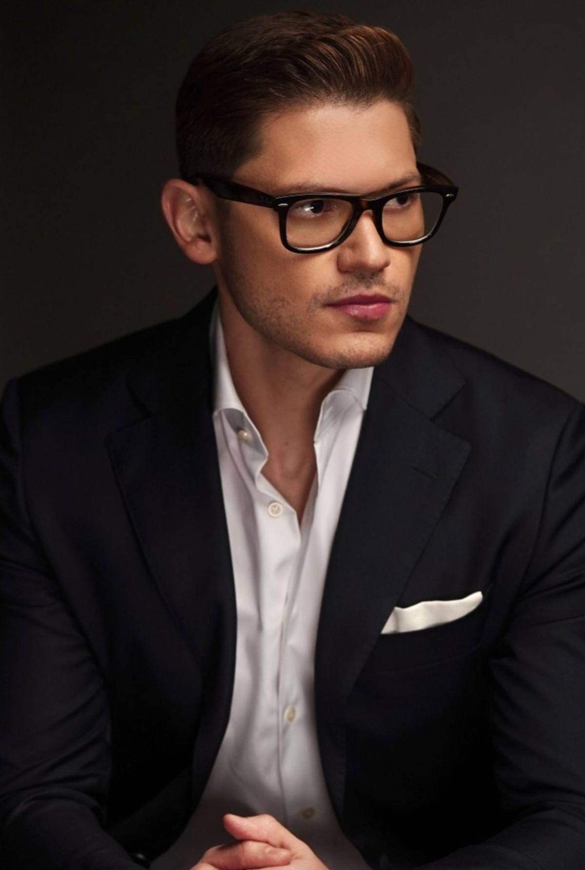 ¿Quiénes son los diputados más atractivos que ganan un curul, según la IA?