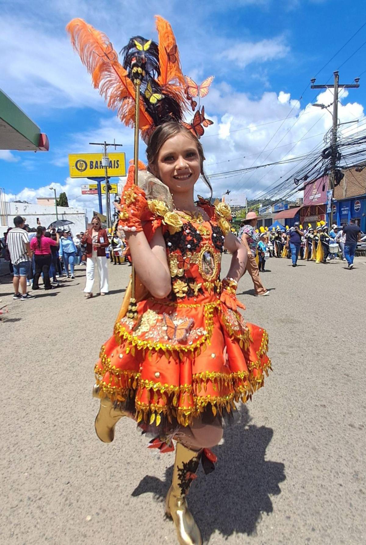 ¡Bellezas! Pequeñas palillonas engalanaron los desfiles patrios en Danlí con coloridos atuendos