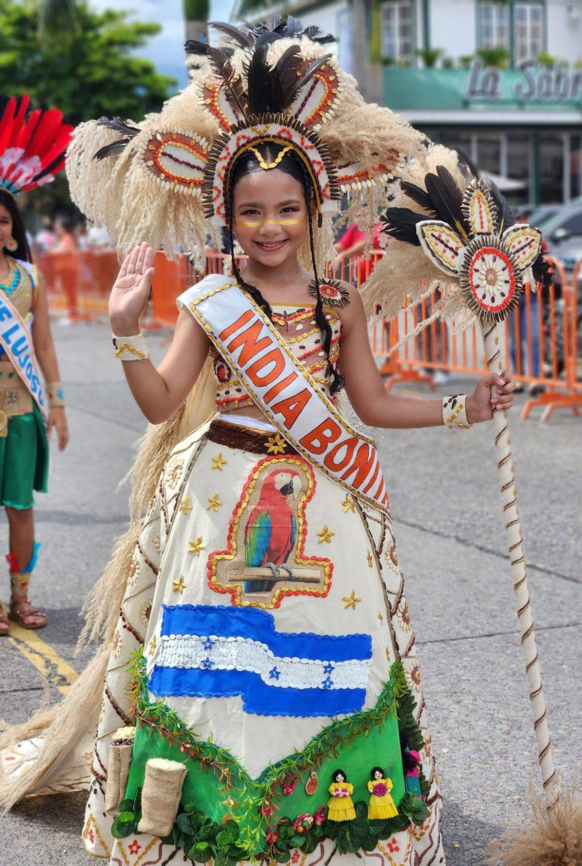 Hondureños celebran con fervor cívico los 204 años de independencia en todo el país