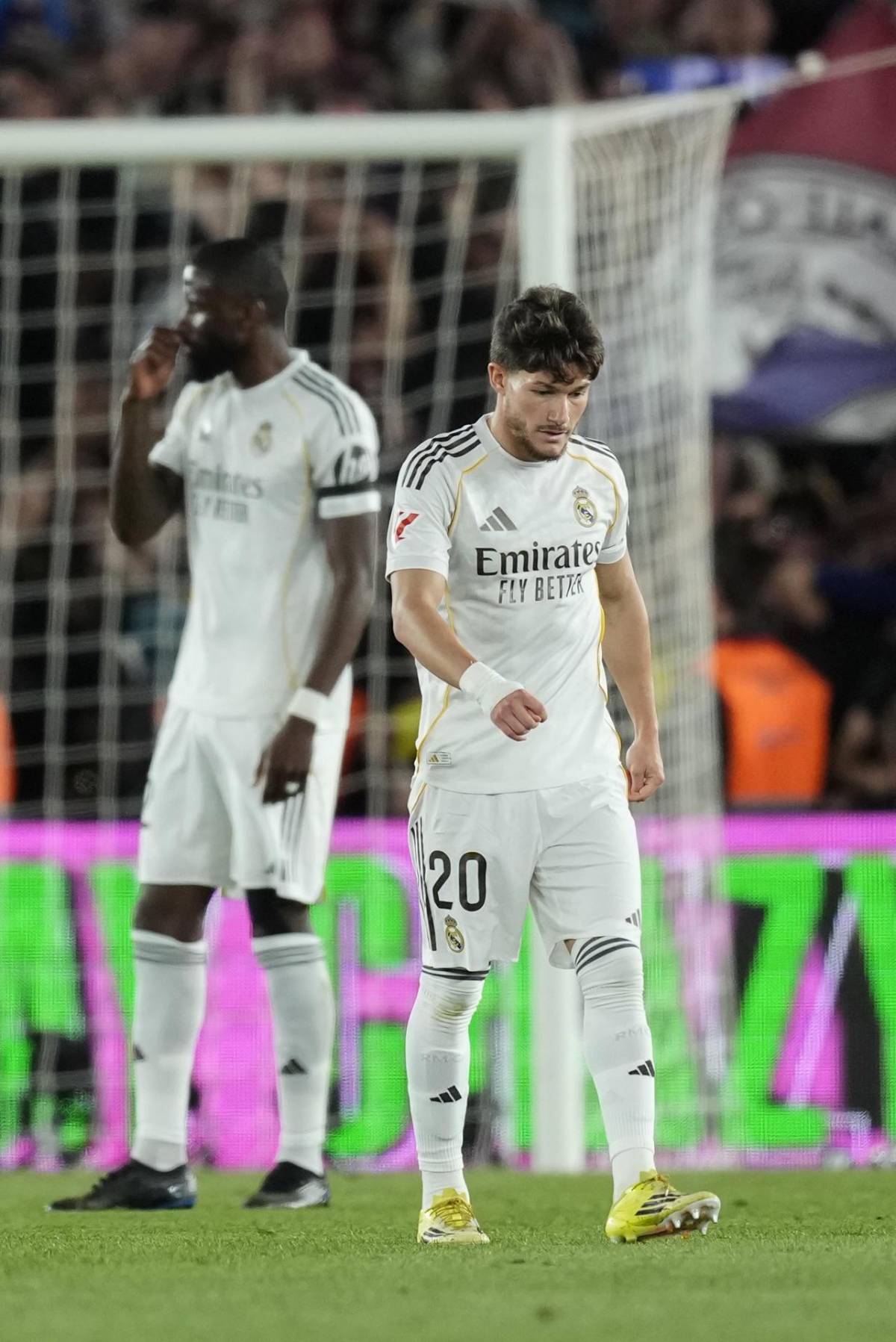 Tristeza total en Real Madrid mientras el FC Barcelona celebraba su nuevo título