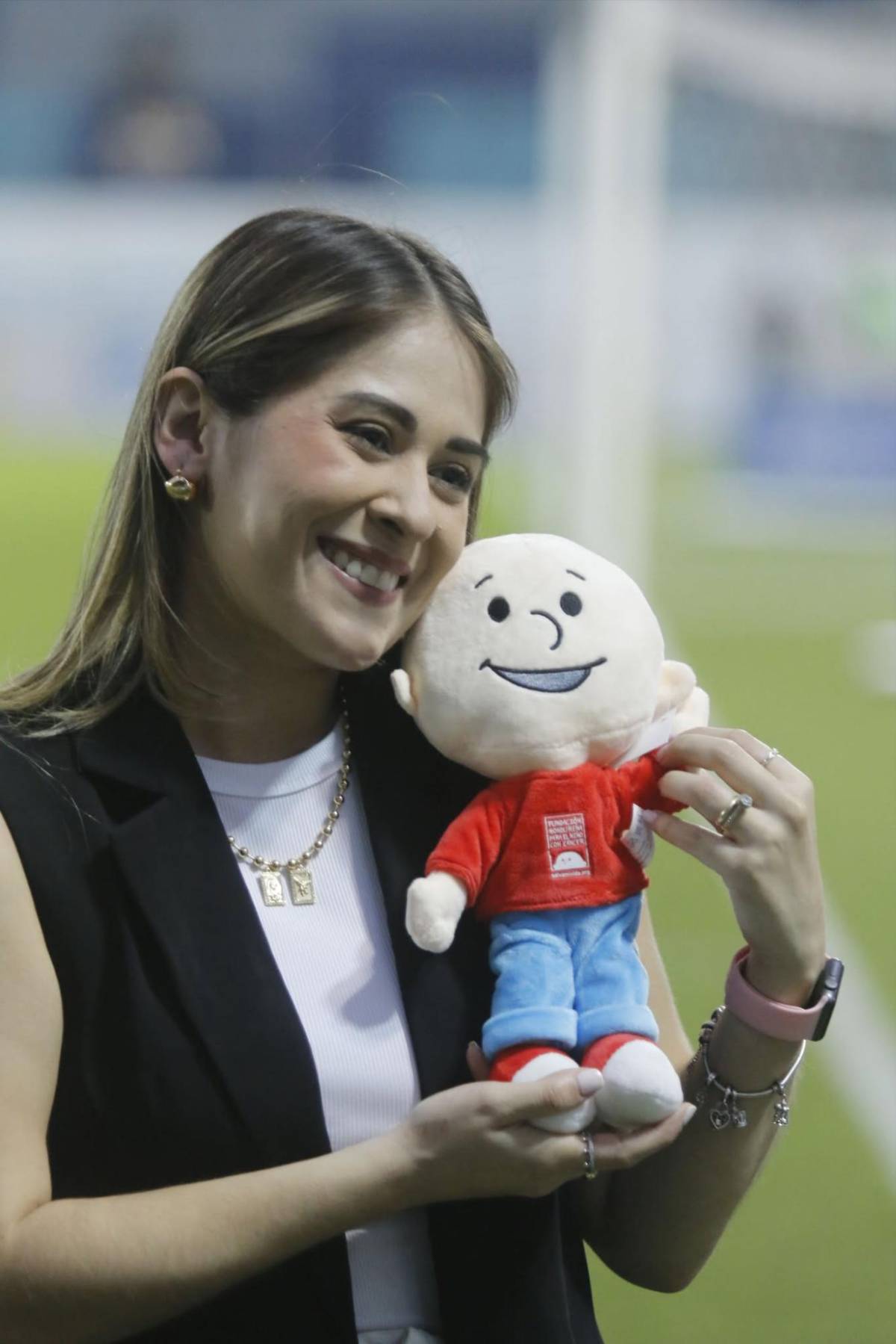 Exfutbolistas hondureños y bellas chicas sorprenden en la previa del clásico sampedrano