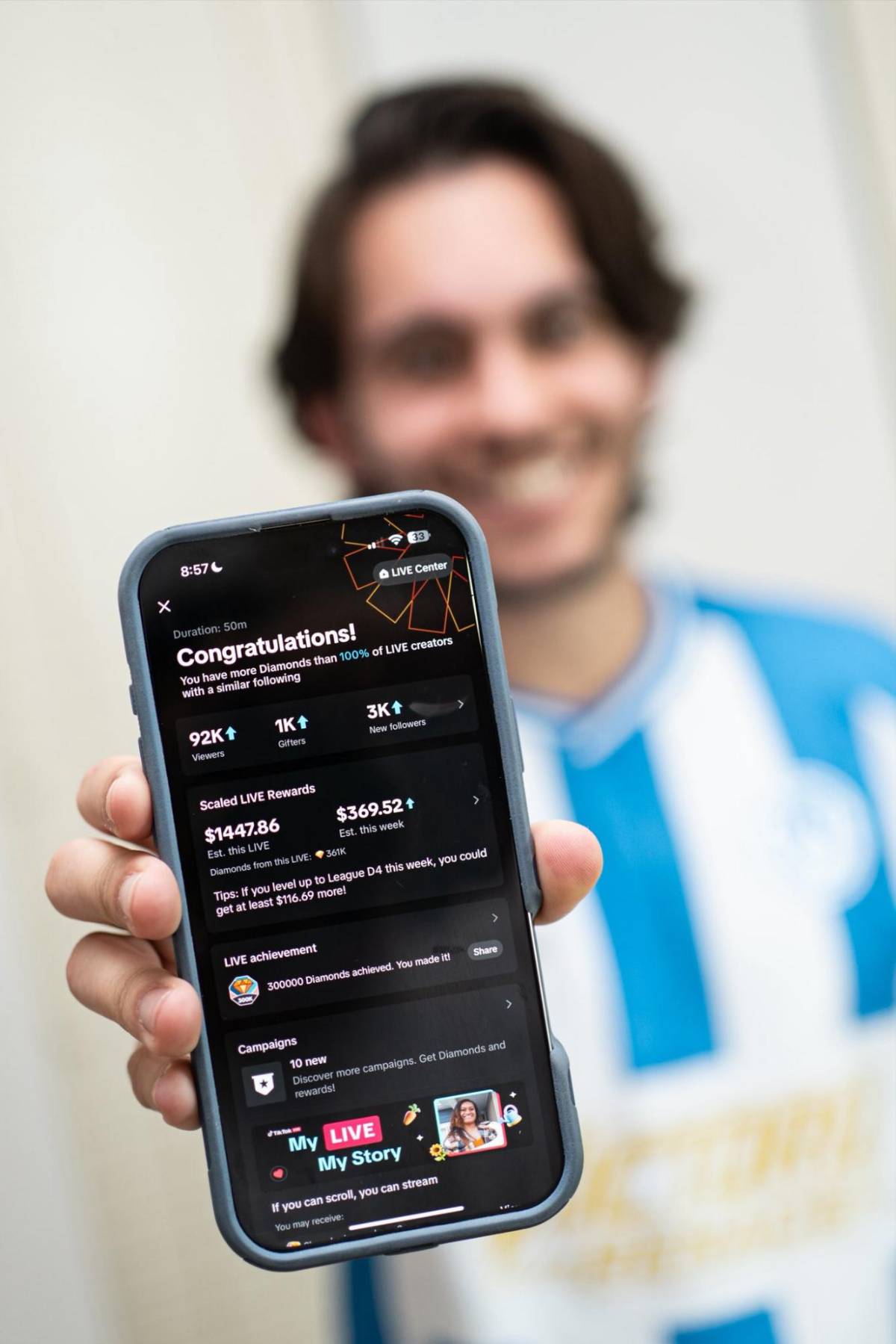 Carlos Eduardo Espina revela los miles de dólares que generó Victoria en su primer en vivo de TikTok
