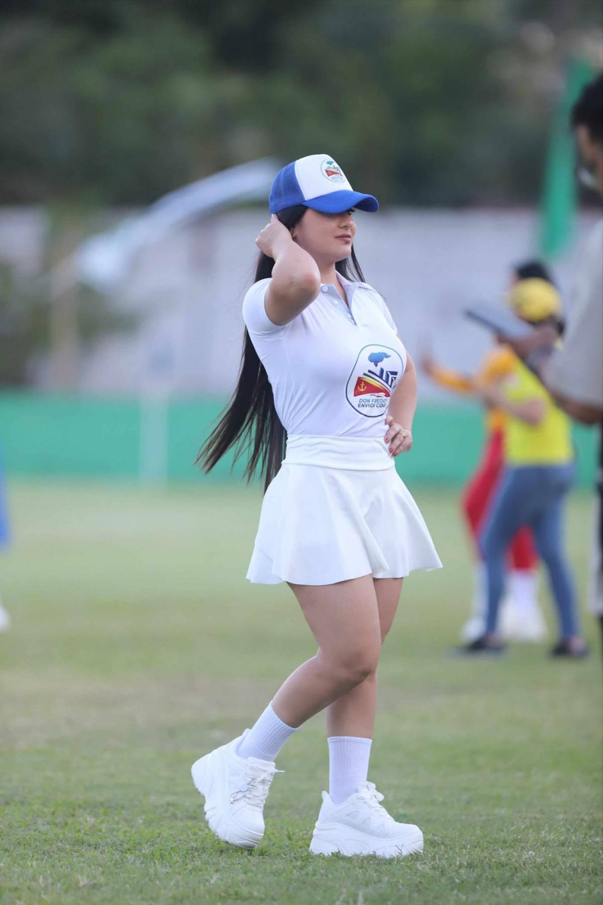 Bellas chicas llenan Choloma para partido ante el Olimpia