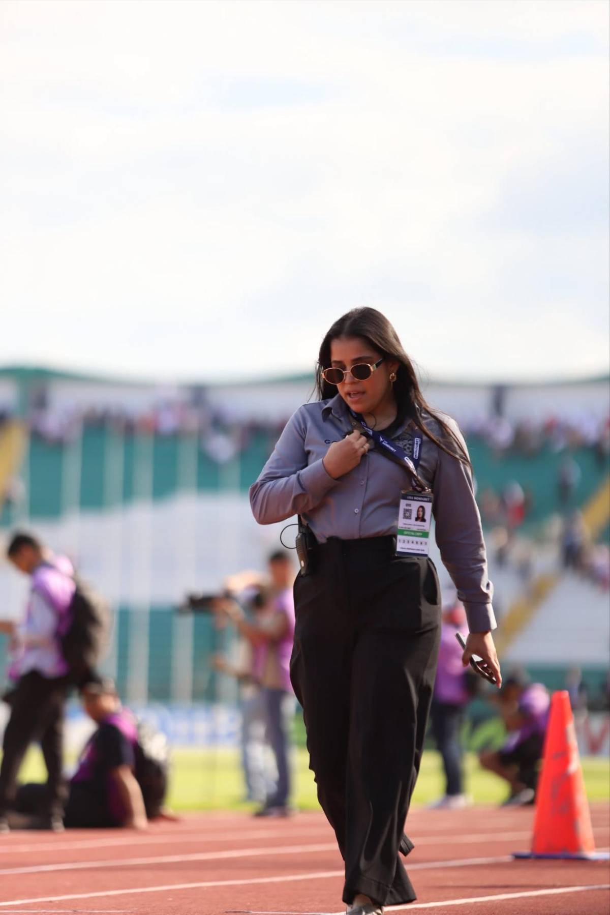 Gringas y periodista se roban el show: Las bellas chicas en la final Marathón vs Olimpia