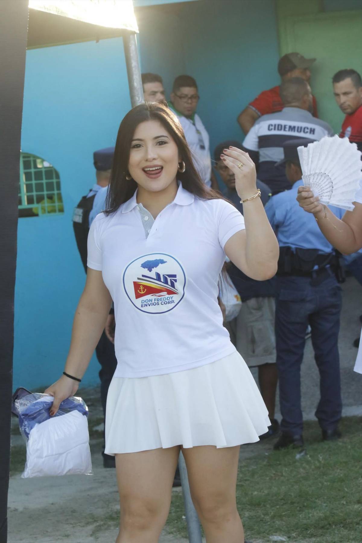 Bellas chicas llenan Choloma para partido ante el Olimpia