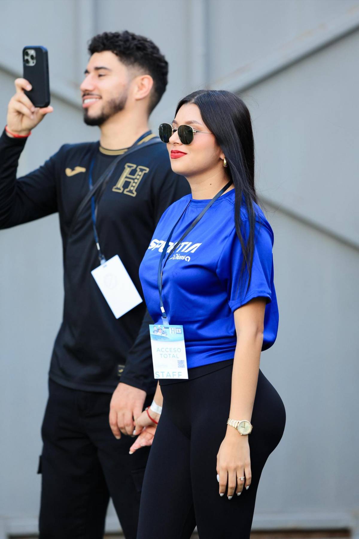 Las bellas chicas que robaron miradas en partido de tiktokers en el estadio Morazán