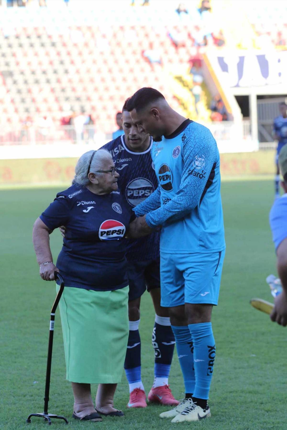 DT de Honduras vigila, esposa de exjugador sorprende y Motagua amarga a Real España