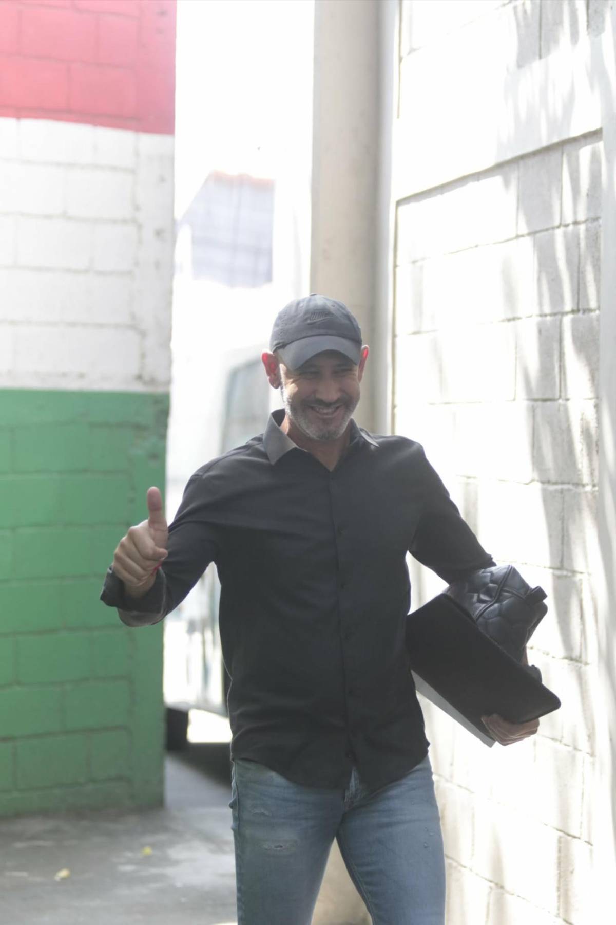 Rubia enamora, barras montan carnaval y el ambientazo previo al clásico Marathón vs Olimpia